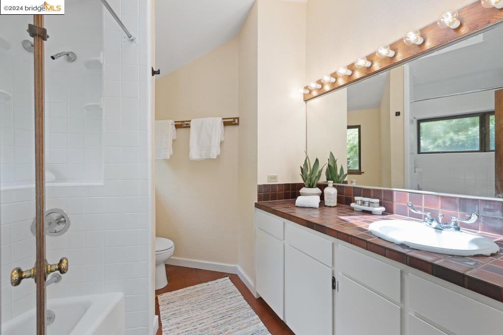 Detail Gallery Image 29 of 59 For 6339 Pinehaven Rd, Oakland,  CA 94611 - 2 Beds | 2 Baths