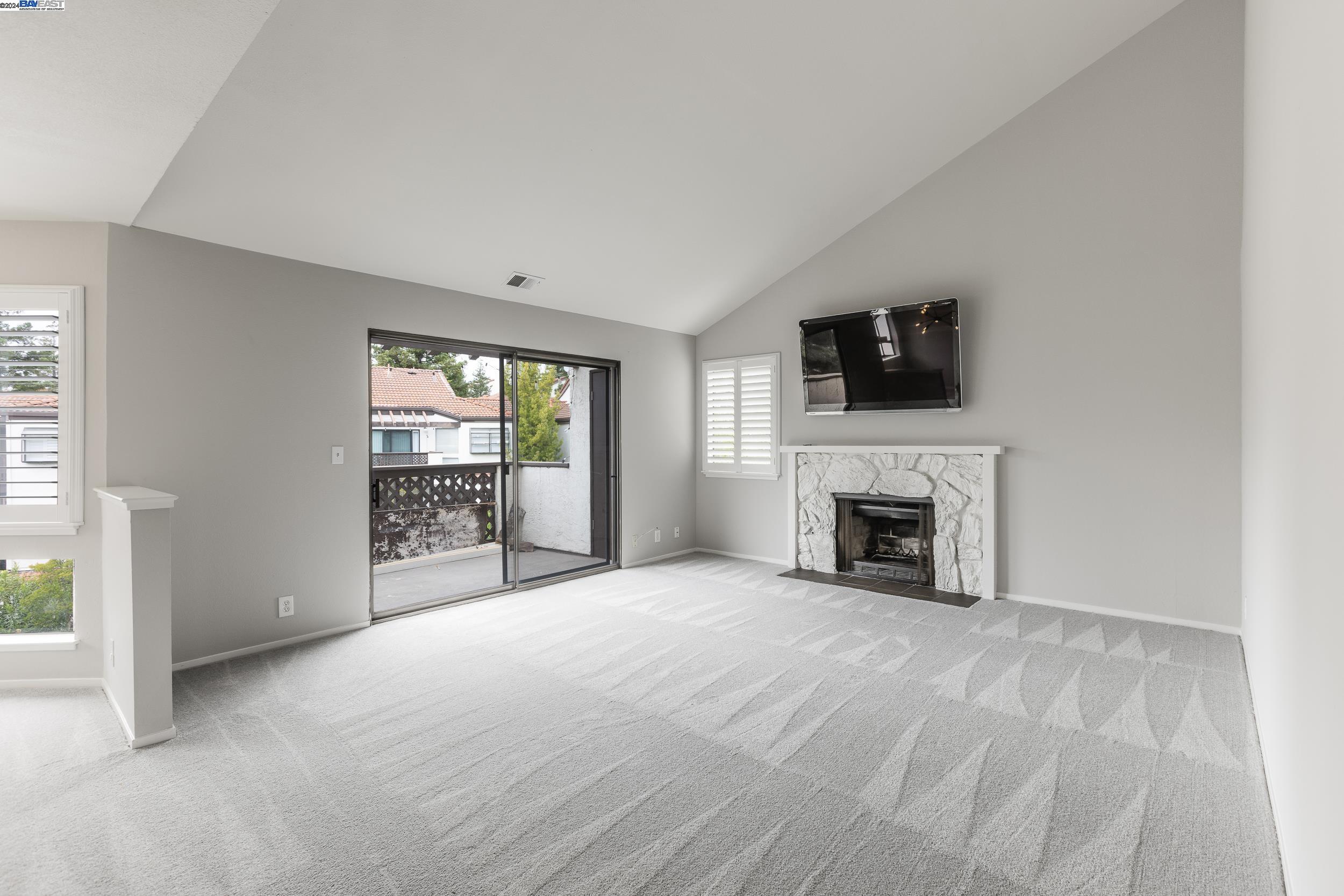 Detail Gallery Image 10 of 26 For 21117 Gary Dr #214,  Hayward,  CA 94546 - 2 Beds | 2 Baths