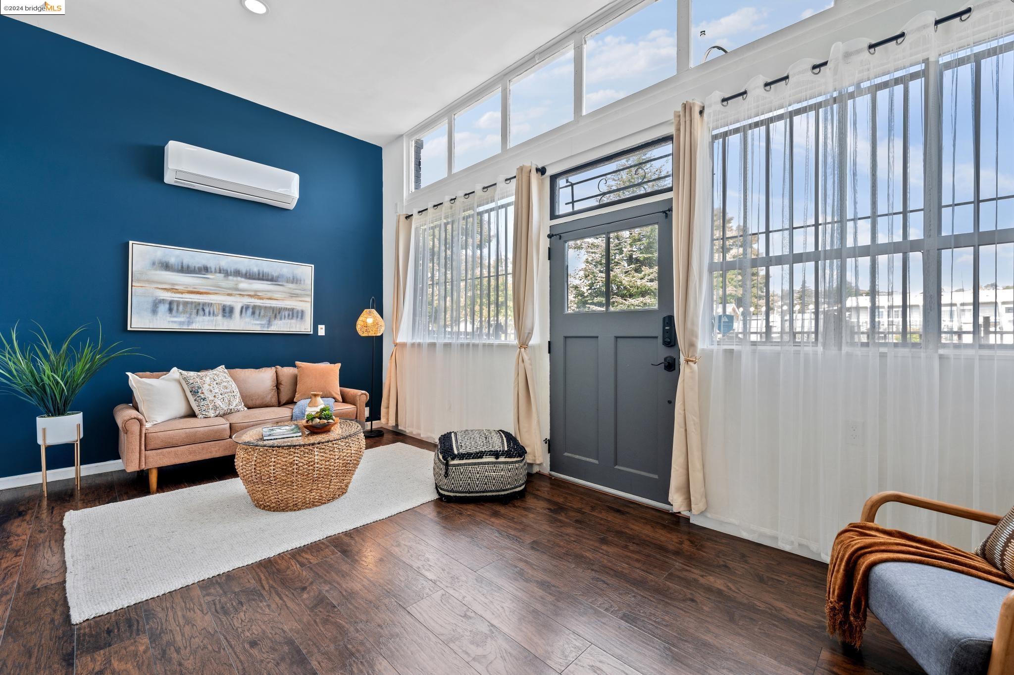 Detail Gallery Image 5 of 42 For 8531 Bancroft Ave, Oakland,  CA 94605 - 1 Beds | 2 Baths