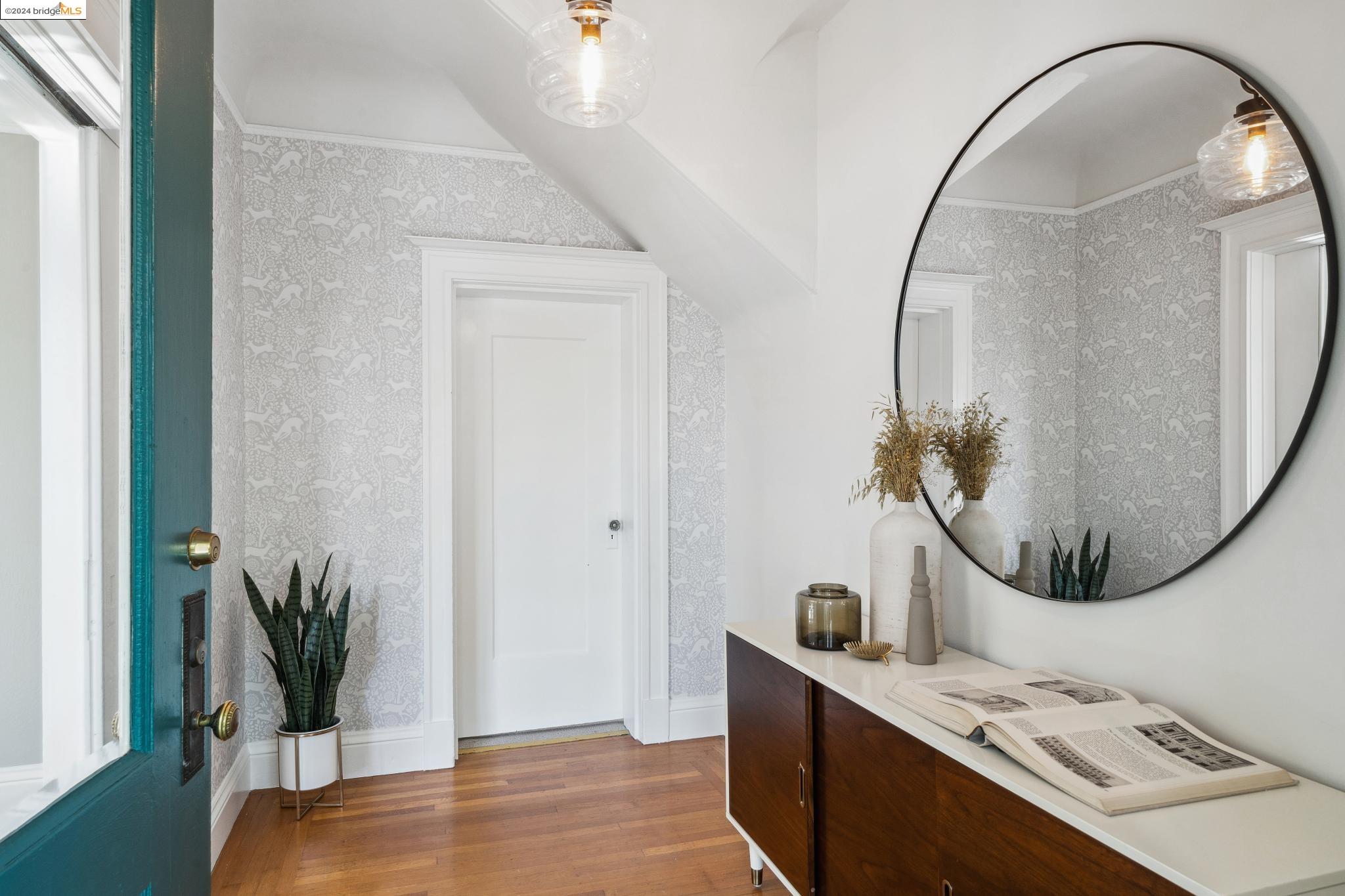 Detail Gallery Image 7 of 60 For 556 61st St, Oakland,  CA 94609 - 2 Beds | 2 Baths