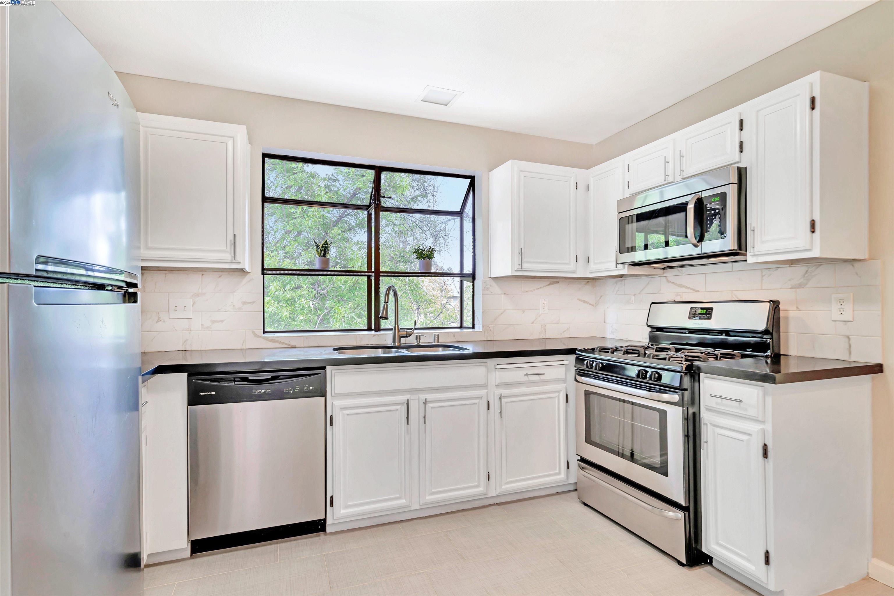 Detail Gallery Image 6 of 35 For 3518 Knollwood Ter #204,  Fremont,  CA 94536 - 2 Beds | 2 Baths