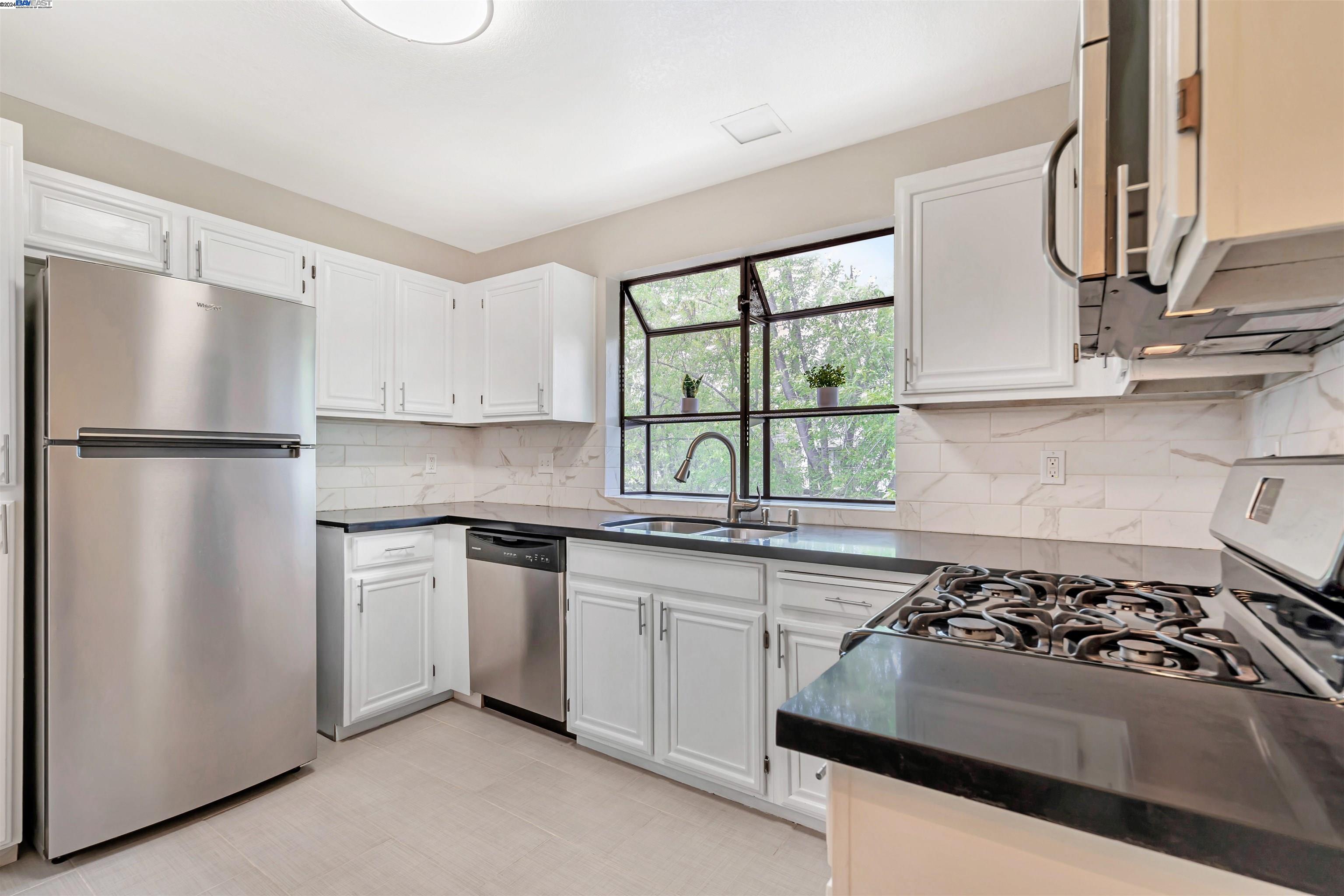 Detail Gallery Image 7 of 35 For 3518 Knollwood Ter #204,  Fremont,  CA 94536 - 2 Beds | 2 Baths