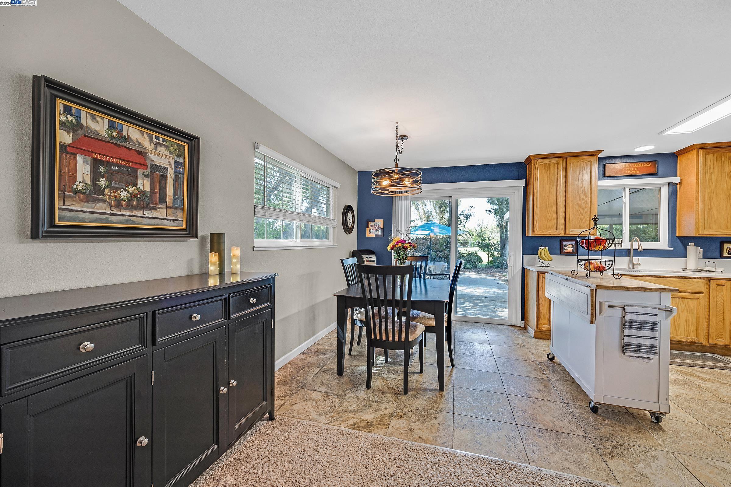 Detail Gallery Image 11 of 33 For 5288 Iris Way, Livermore,  CA 94551 - 4 Beds | 2 Baths