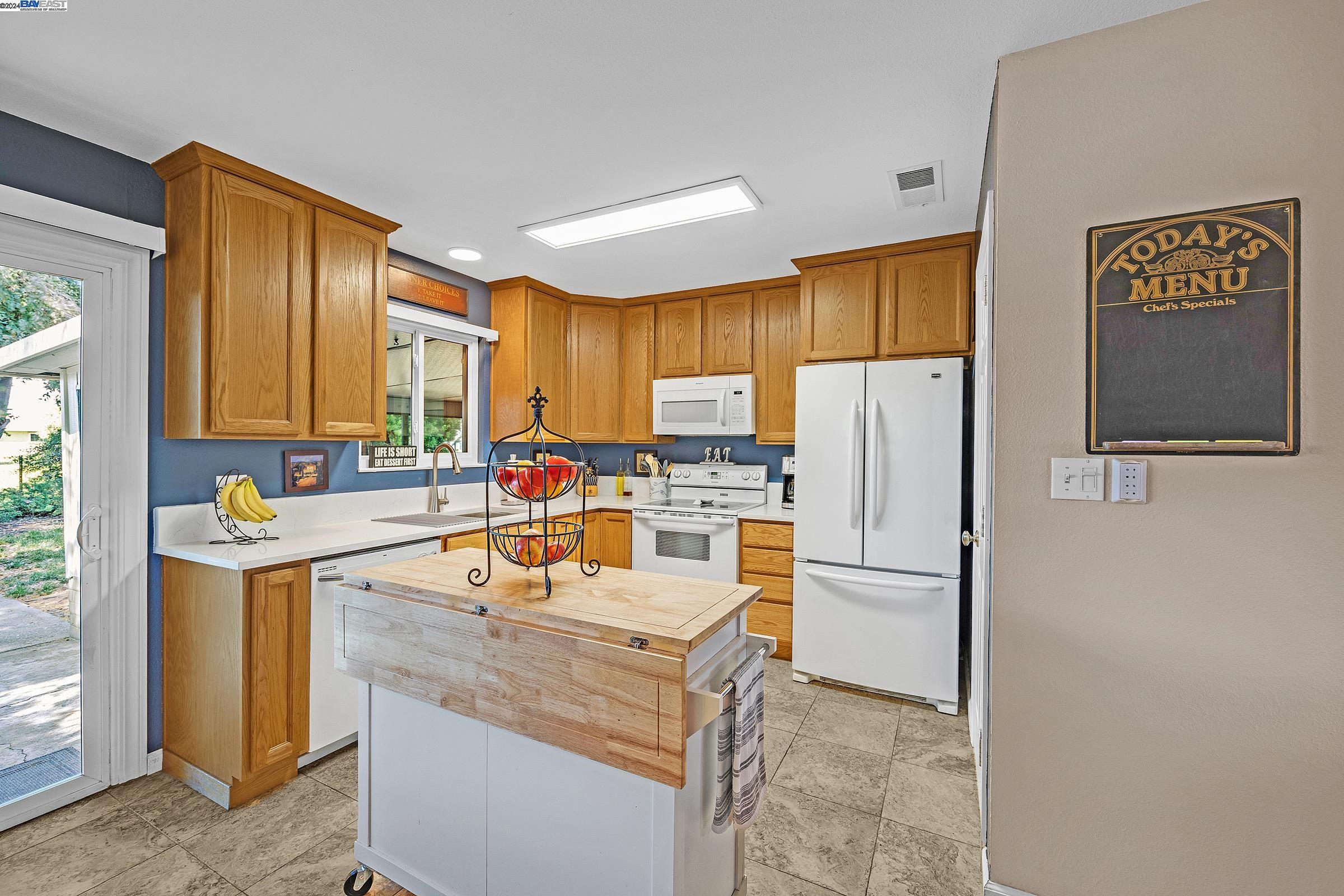 Detail Gallery Image 13 of 33 For 5288 Iris Way, Livermore,  CA 94551 - 4 Beds | 2 Baths