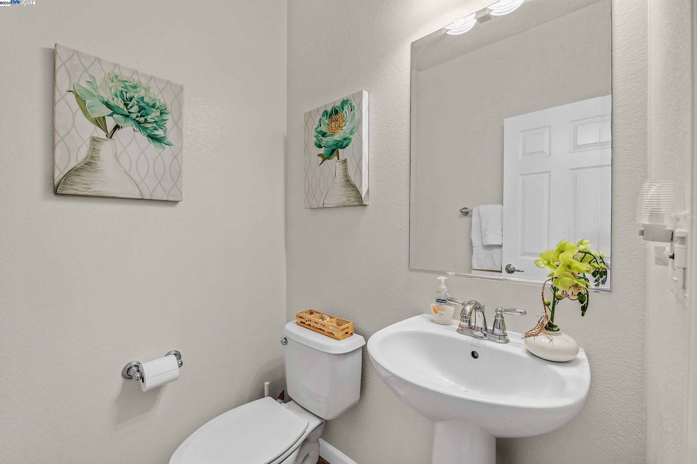 Detail Gallery Image 14 of 37 For 9440 Tanner Way, Oakland,  CA 94603 - 4 Beds | 2/1 Baths