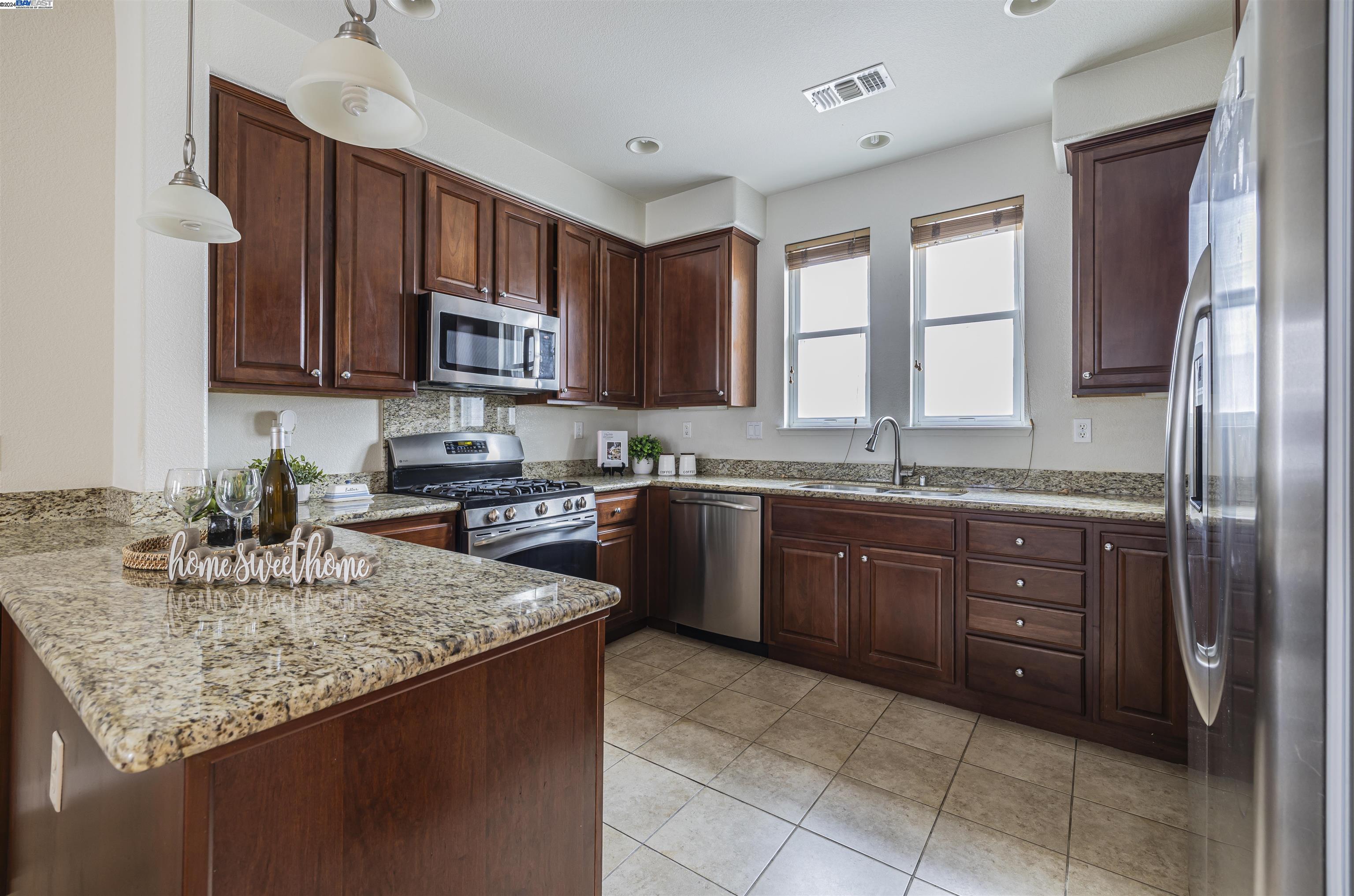 Detail Gallery Image 11 of 31 For 1201 Sierra Madres Ter, San Jose,  CA 95126 - 2 Beds | 2/1 Baths