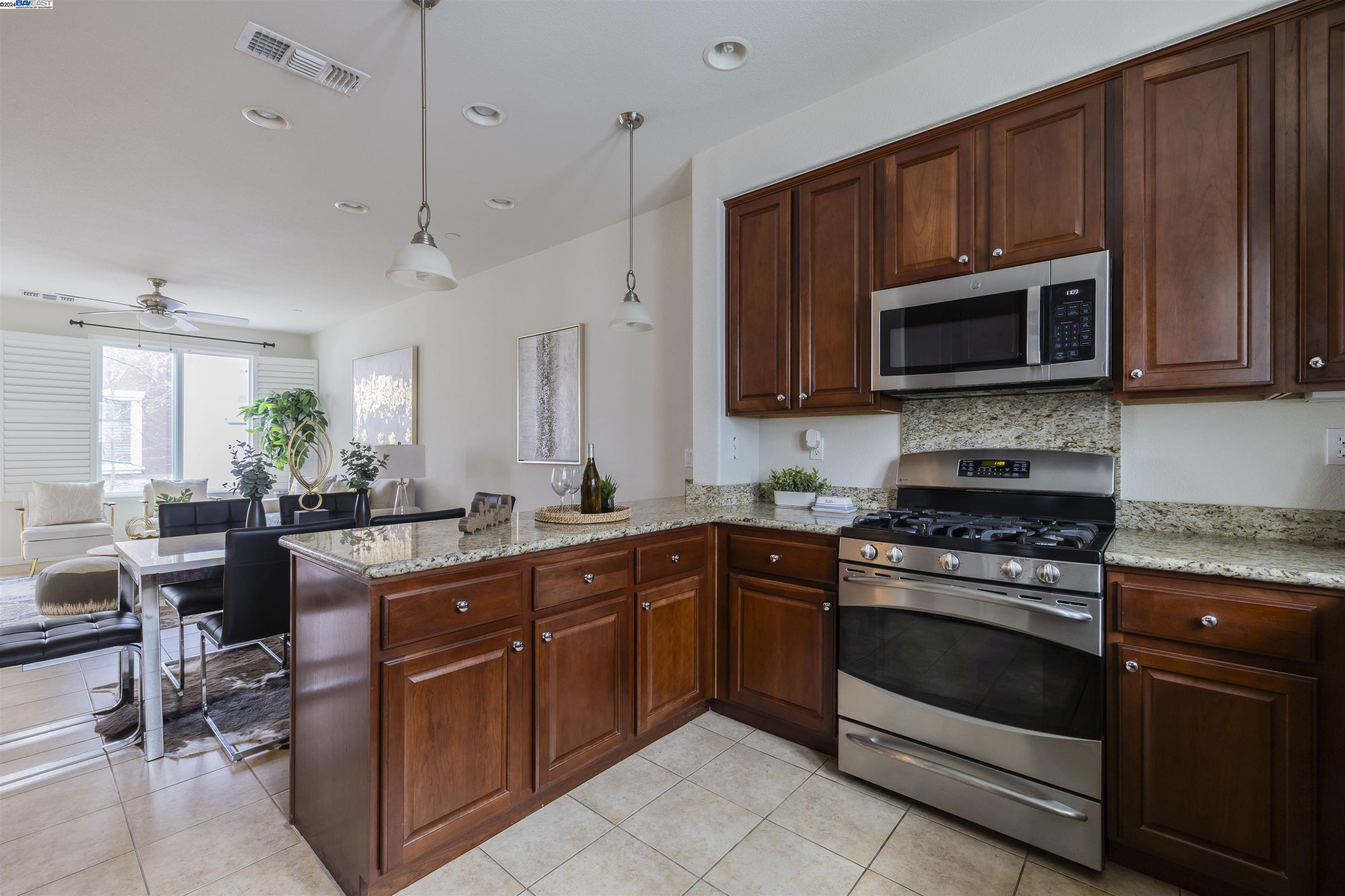 Detail Gallery Image 13 of 31 For 1201 Sierra Madres Ter, San Jose,  CA 95126 - 2 Beds | 2/1 Baths