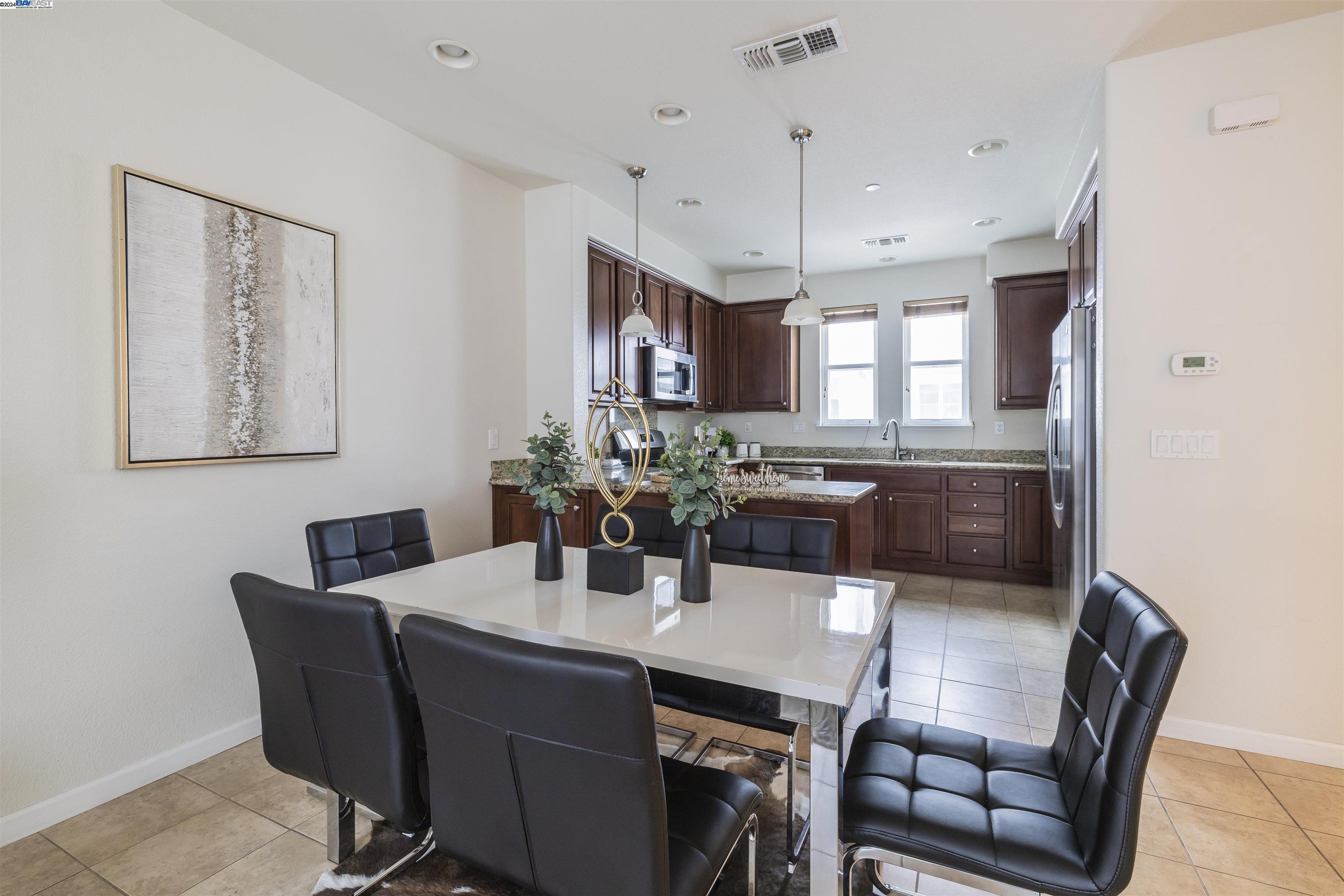 Detail Gallery Image 6 of 31 For 1201 Sierra Madres Ter, San Jose,  CA 95126 - 2 Beds | 2/1 Baths