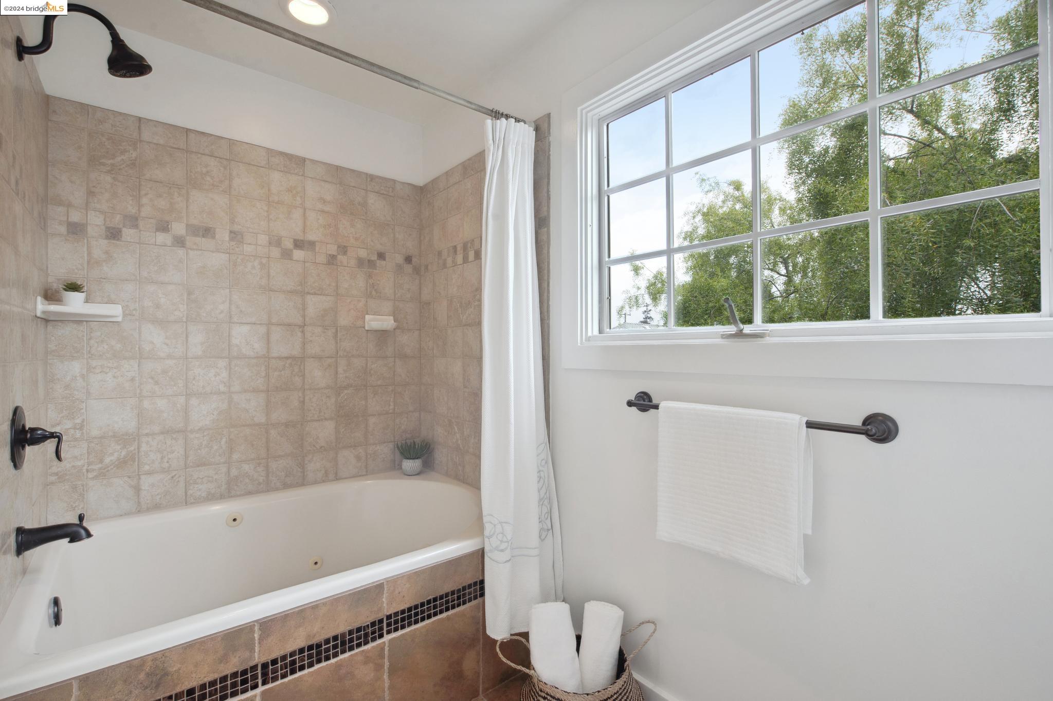 Detail Gallery Image 36 of 58 For 43 Montell St, Oakland,  CA 94611 - 3 Beds | 2/1 Baths