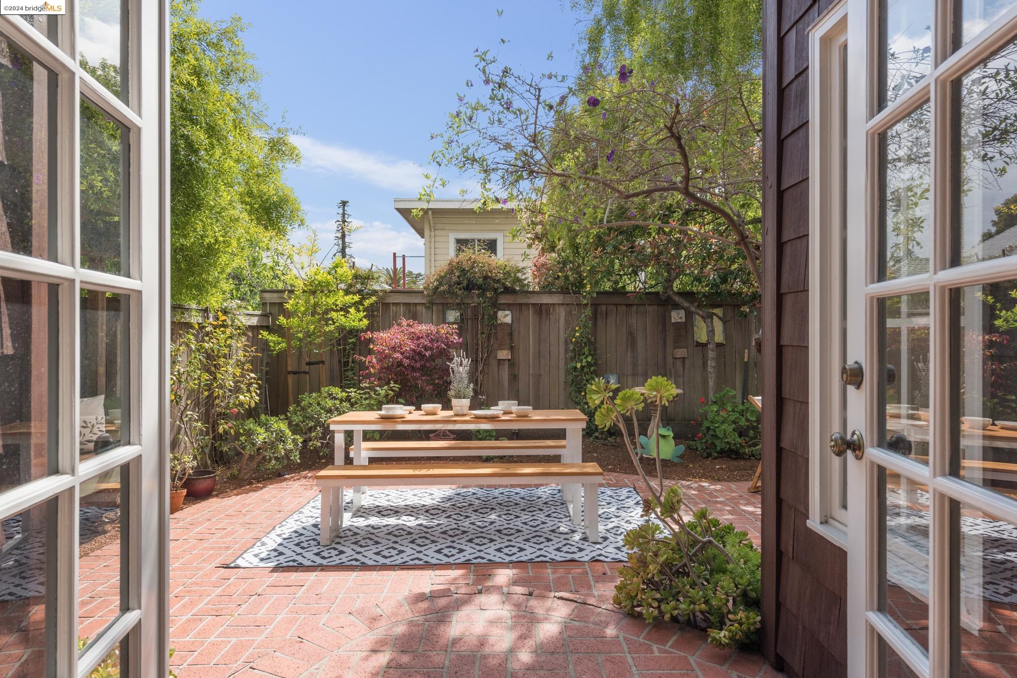 Detail Gallery Image 46 of 58 For 43 Montell St, Oakland,  CA 94611 - 3 Beds | 2/1 Baths