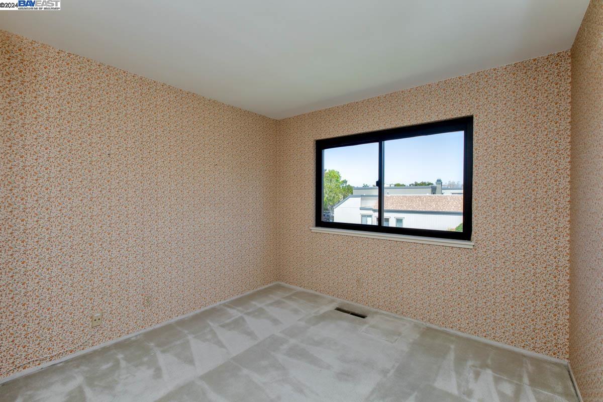 Detail Gallery Image 22 of 35 For 3407 Catalina Ave, Alameda,  CA 94502 - 3 Beds | 2/1 Baths