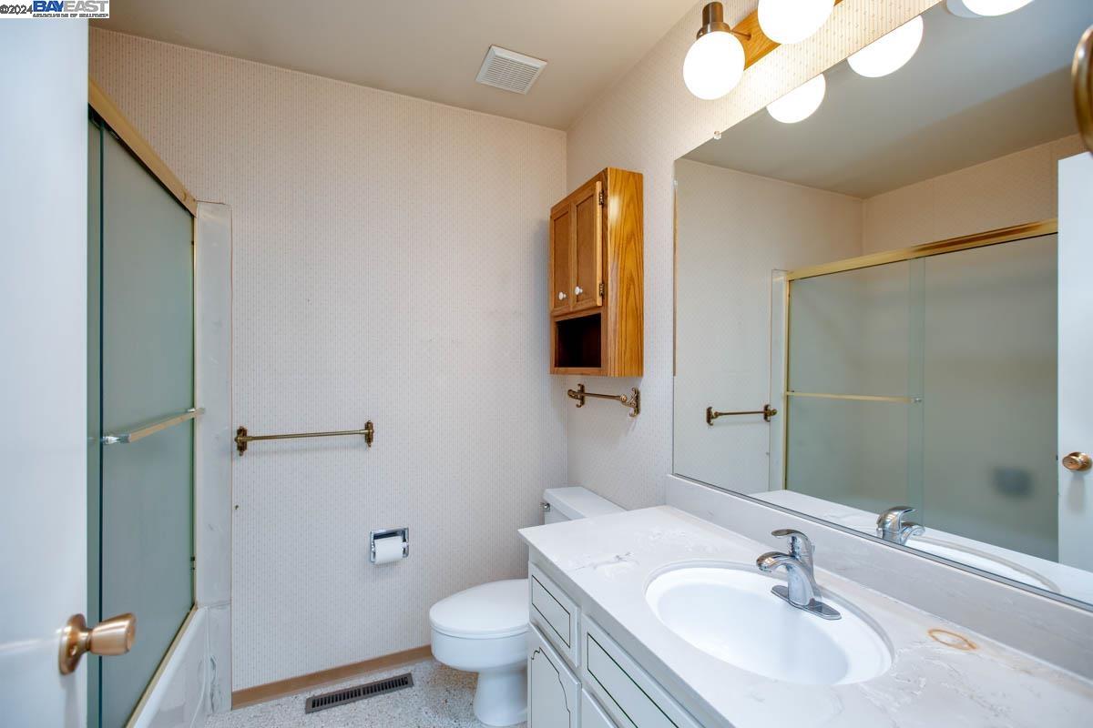 Detail Gallery Image 26 of 35 For 3407 Catalina Ave, Alameda,  CA 94502 - 3 Beds | 2/1 Baths
