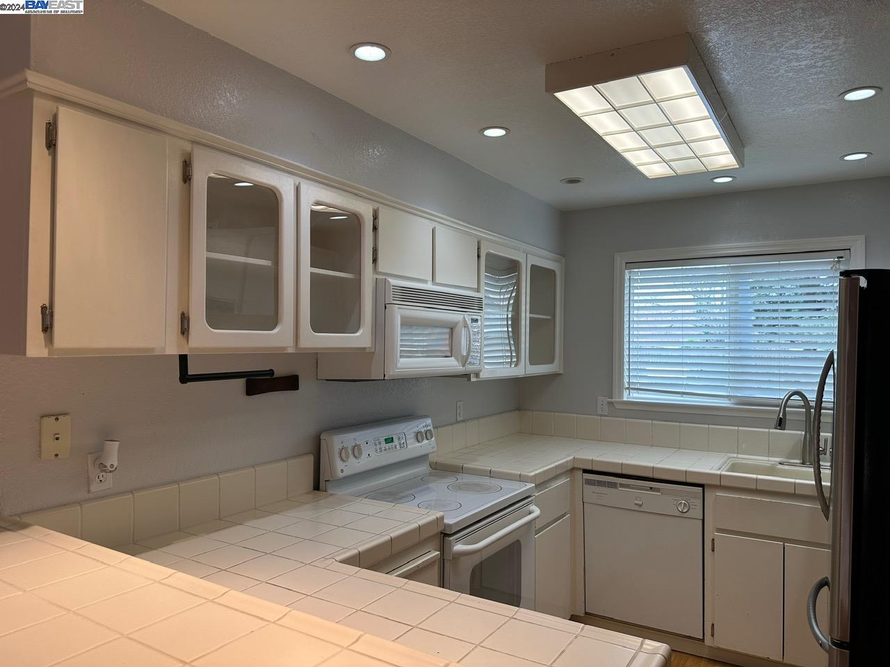 Detail Gallery Image 12 of 32 For 7568 Silvertree Lane, Dublin,  CA 94568 - 3 Beds | 2/1 Baths