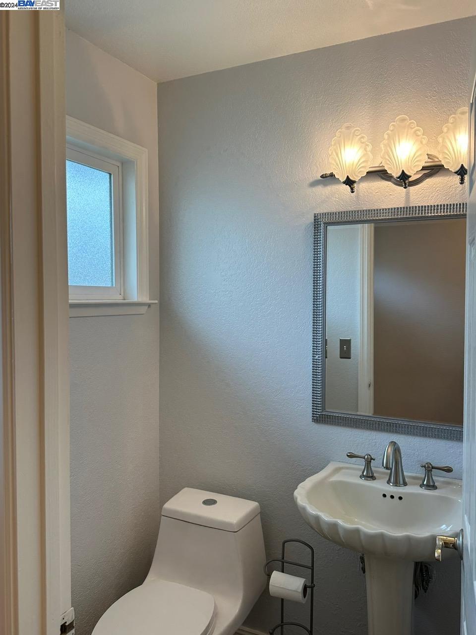 Detail Gallery Image 17 of 32 For 7568 Silvertree Lane, Dublin,  CA 94568 - 3 Beds | 2/1 Baths