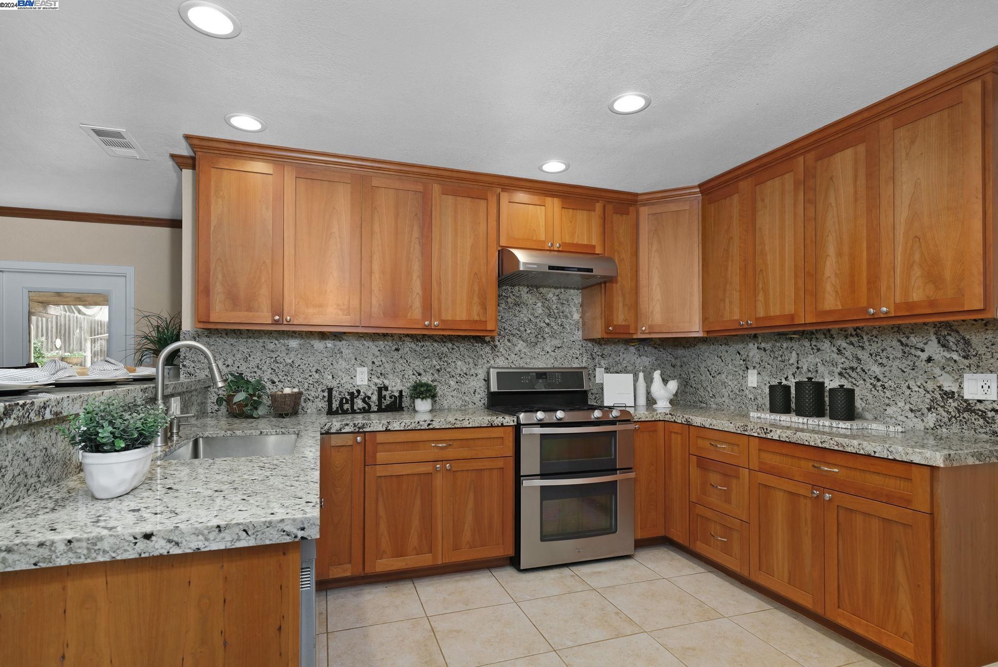 Detail Gallery Image 7 of 24 For 2594 Stanton Hill Rd, Castro Valley,  CA 94546 - 3 Beds | 2 Baths