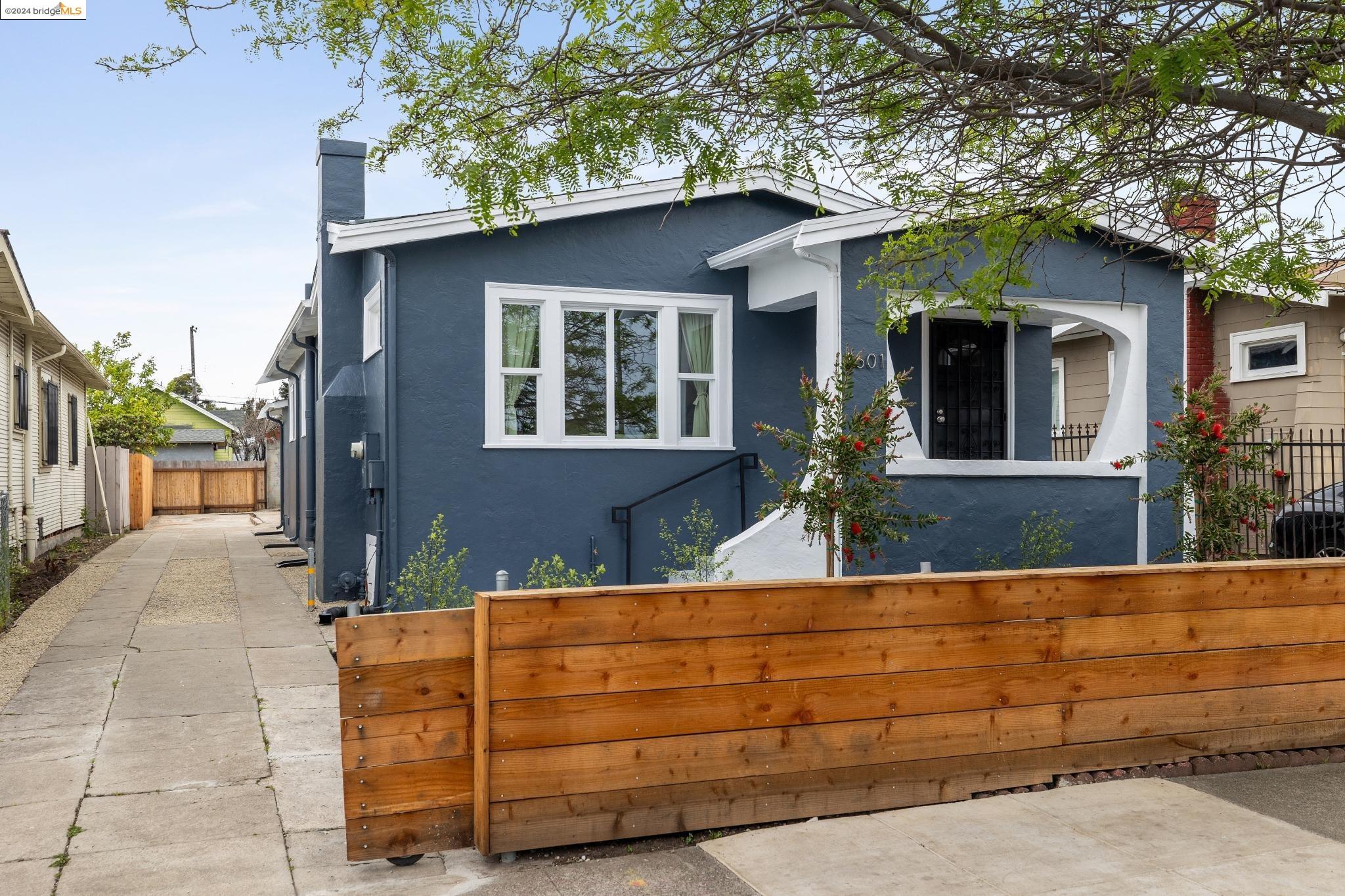 Detail Gallery Image 37 of 38 For 1601 73rd Ave, Oakland,  CA 94621 - 3 Beds | 2 Baths