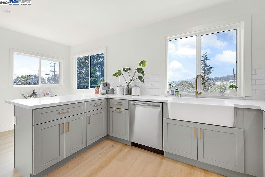 Detail Gallery Image 7 of 29 For 3430 Storer Ave, Oakland,  CA 94619 - 1 Beds | 1/1 Baths