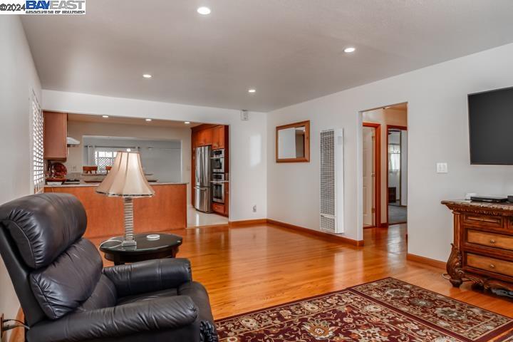Detail Gallery Image 6 of 31 For 1512 Hickory Ave, San Leandro,  CA 94579 - 3 Beds | 2 Baths