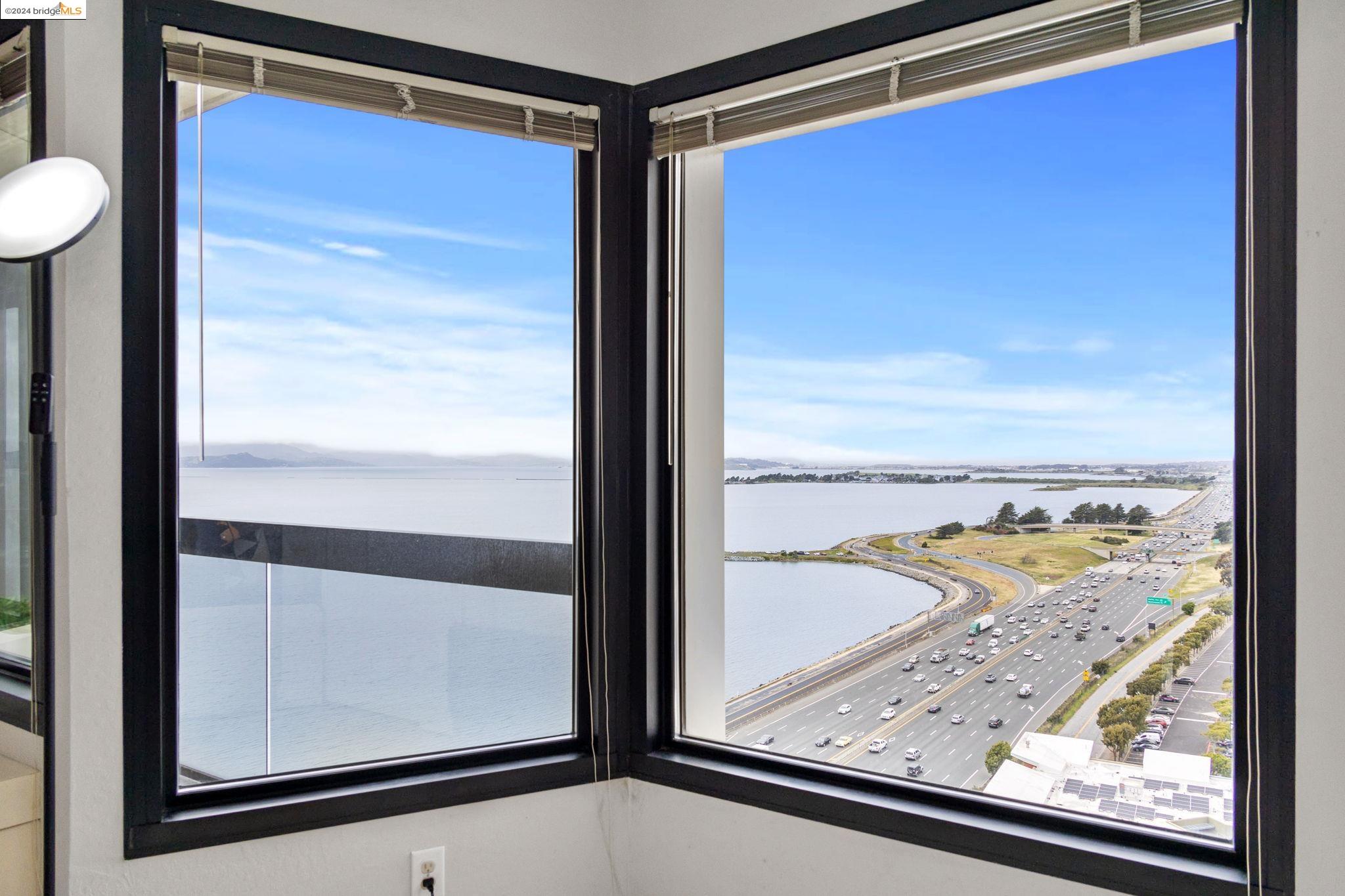 Detail Gallery Image 2 of 57 For 6363 Christie Ave #2004,  Emeryville,  CA 94608 - 1 Beds | 1 Baths
