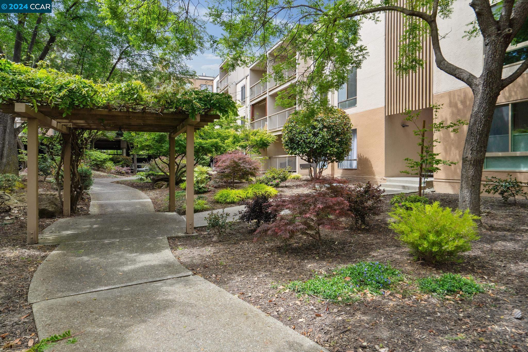 Detail Gallery Image 1 of 44 For 450 N Civic Dr #105,  Walnut Creek,  CA 94596 - 2 Beds | 2 Baths