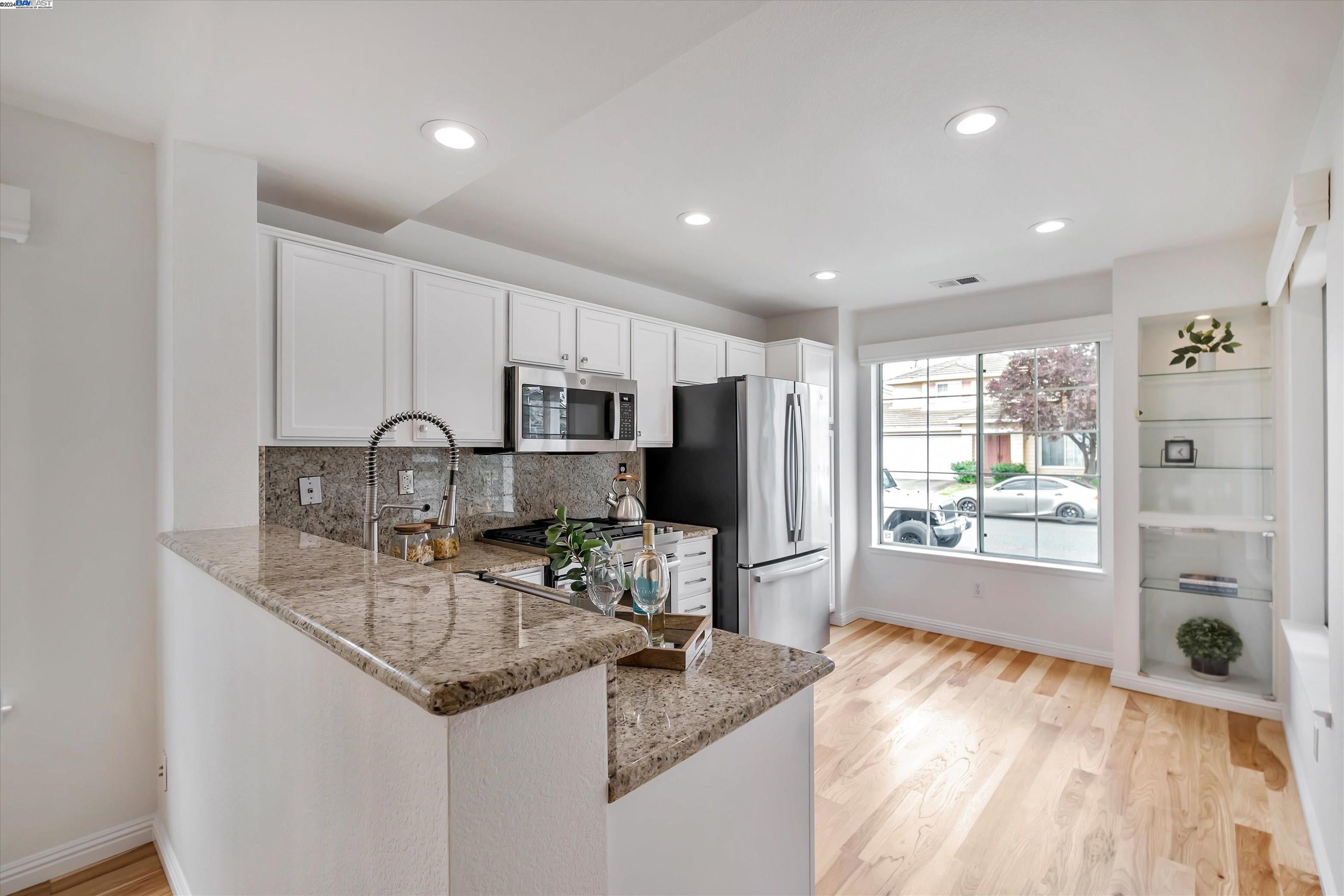 Detail Gallery Image 11 of 58 For 5593 Crimson Cir, Fremont,  CA 94538 - 3 Beds | 2 Baths