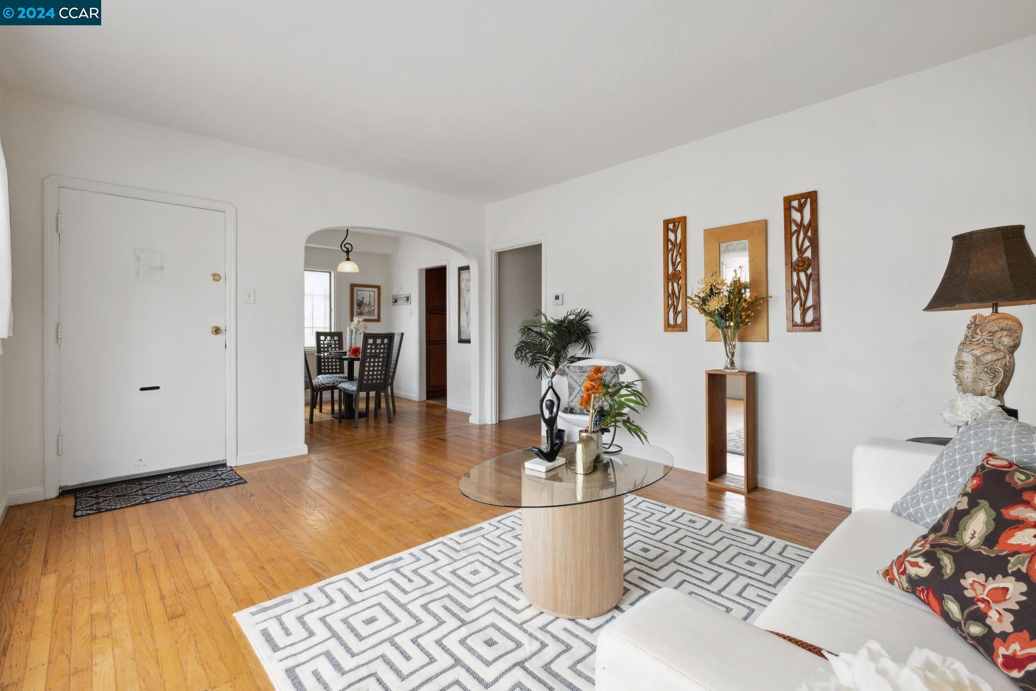 Detail Gallery Image 6 of 31 For 10455 Longfellow Ave, Oakland,  CA 94603 - 2 Beds | 1 Baths