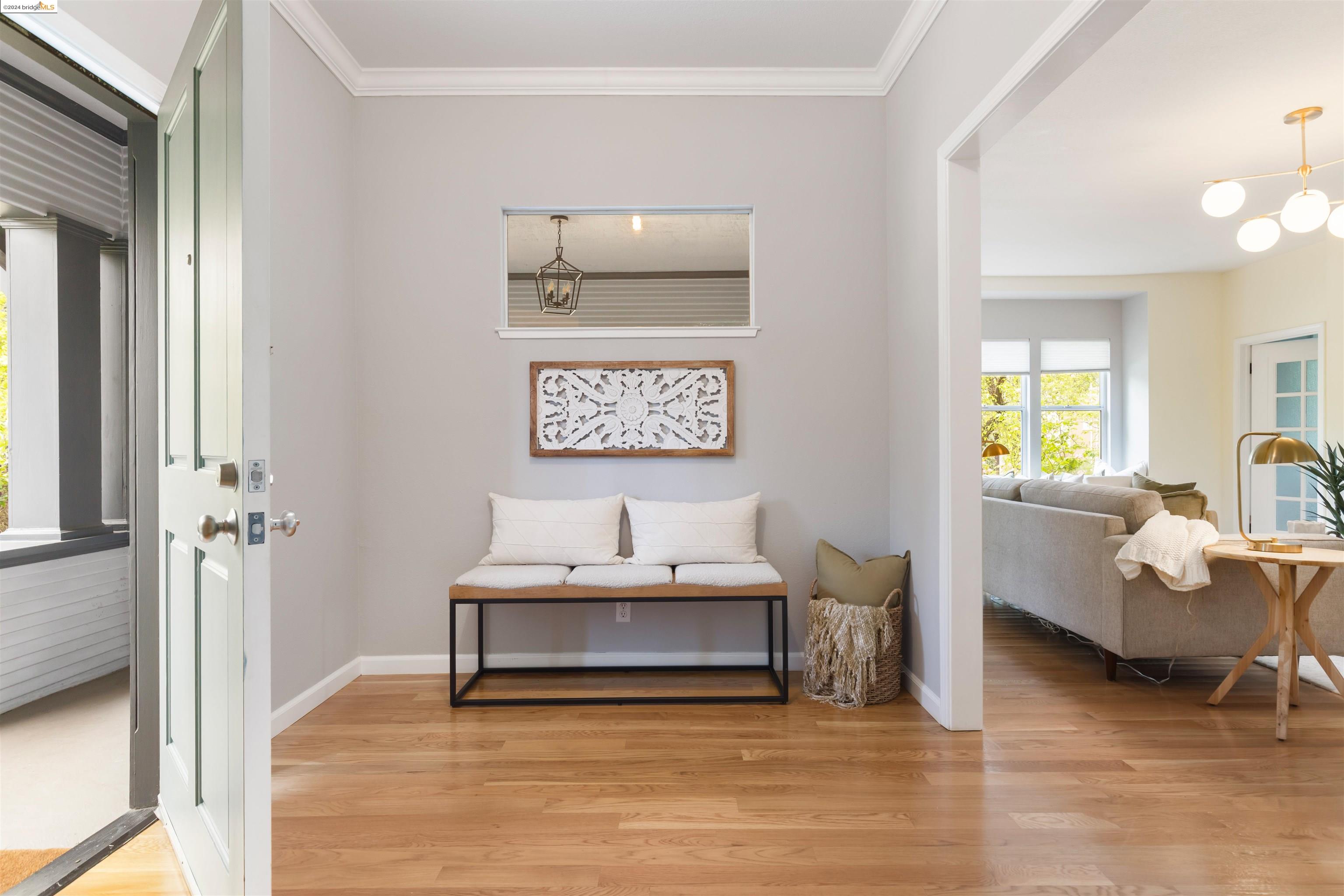 Detail Gallery Image 7 of 43 For 5528 Dover St, Oakland,  CA 94609 - 5 Beds | 2 Baths
