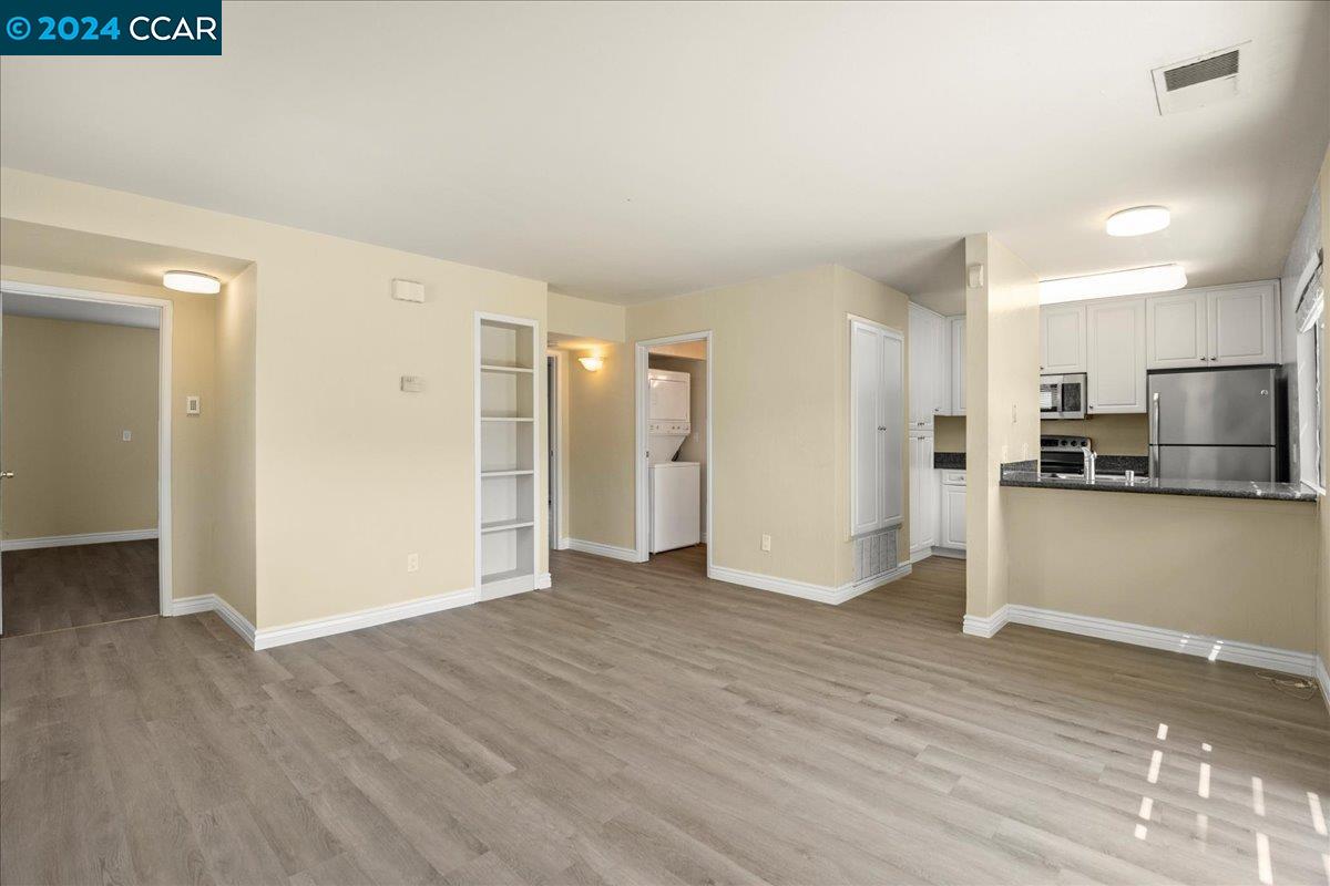 Detail Gallery Image 7 of 17 For 2520 Walters Way #5,  Concord,  CA 94520 - 2 Beds | 1 Baths