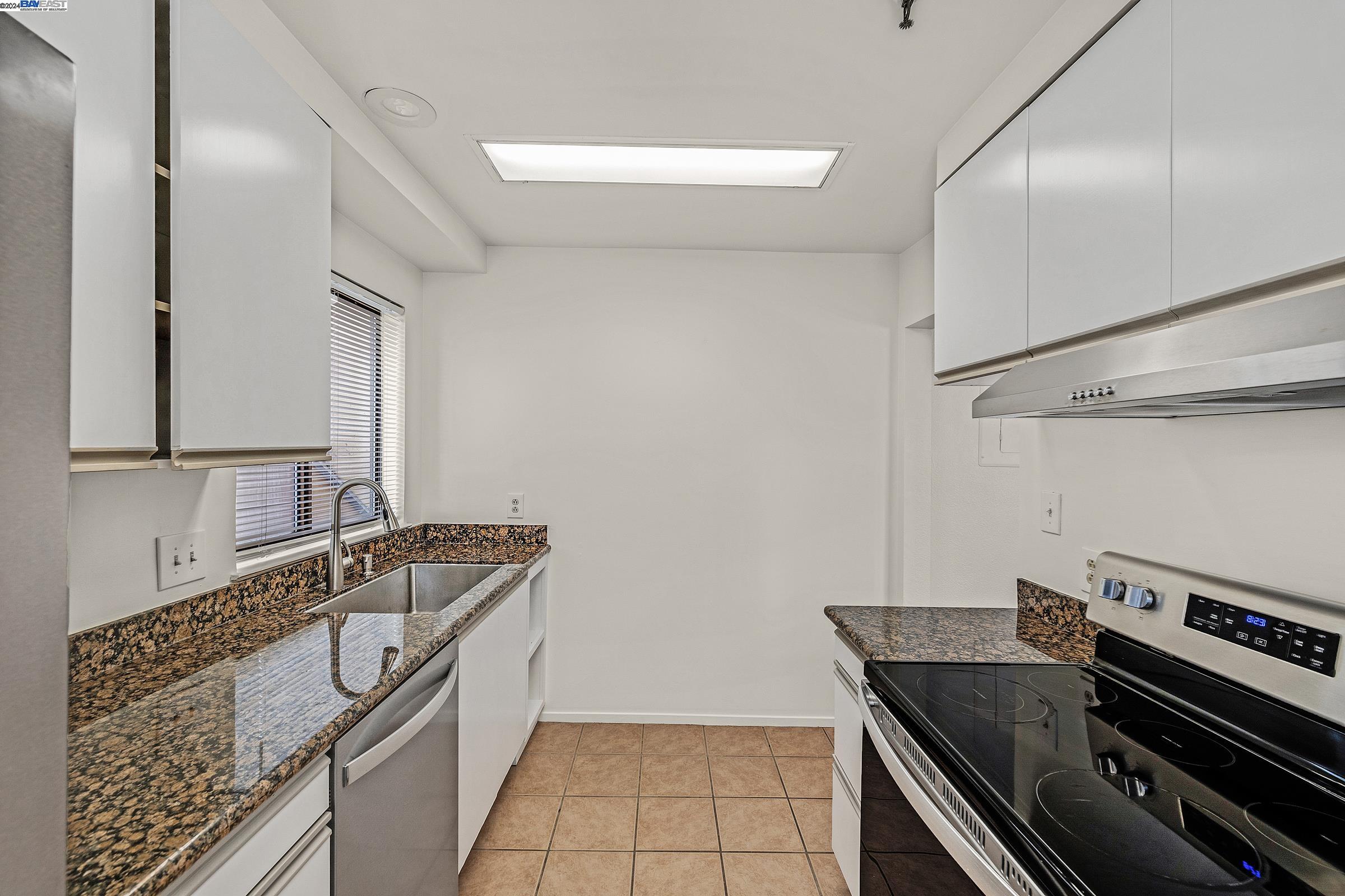 Detail Gallery Image 12 of 29 For 2917 Macarthur Blvd 2b,  Oakland,  CA 94602 - 1 Beds | 1/1 Baths