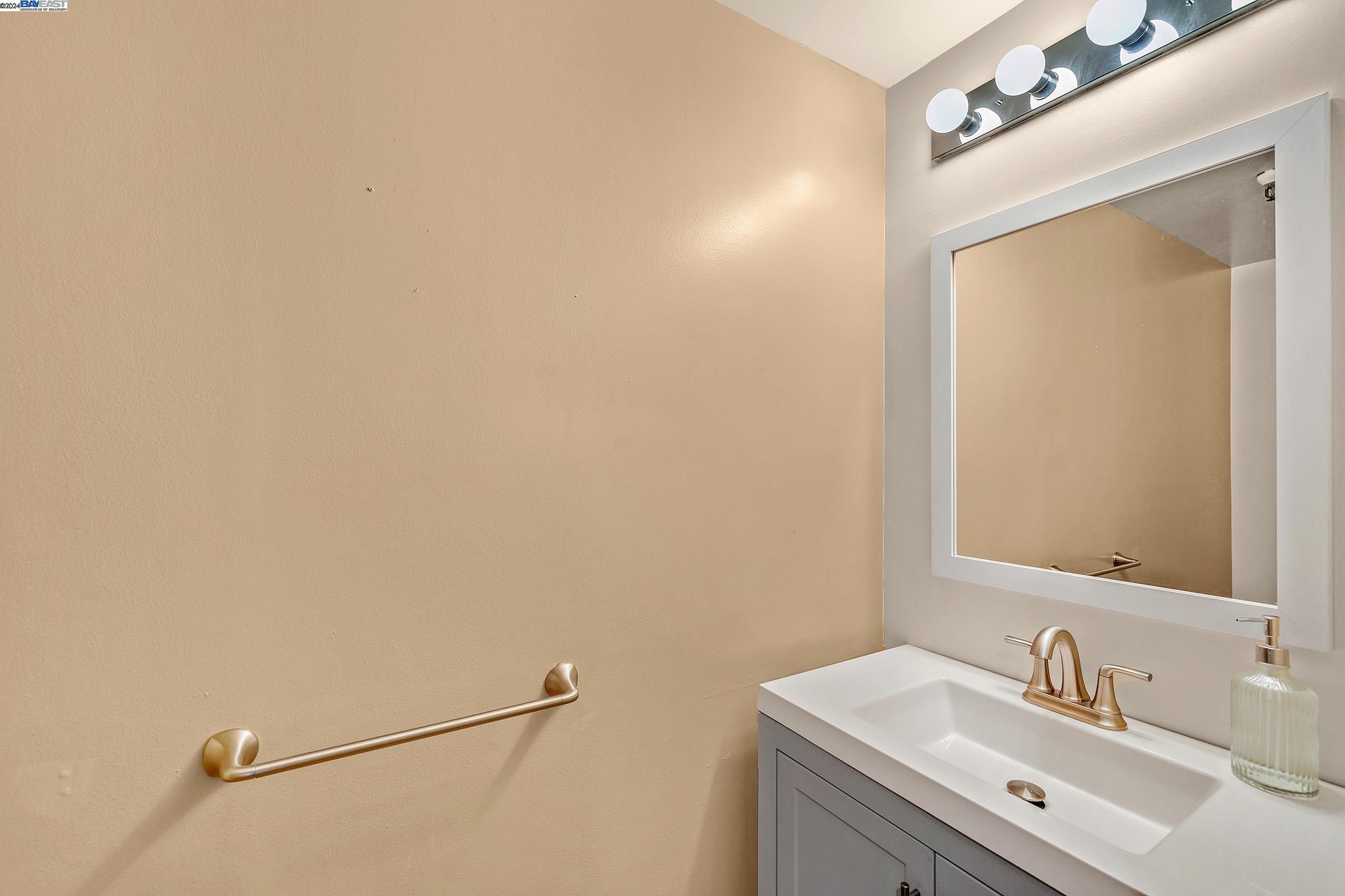 Detail Gallery Image 15 of 29 For 2917 Macarthur Blvd 2b,  Oakland,  CA 94602 - 1 Beds | 1/1 Baths