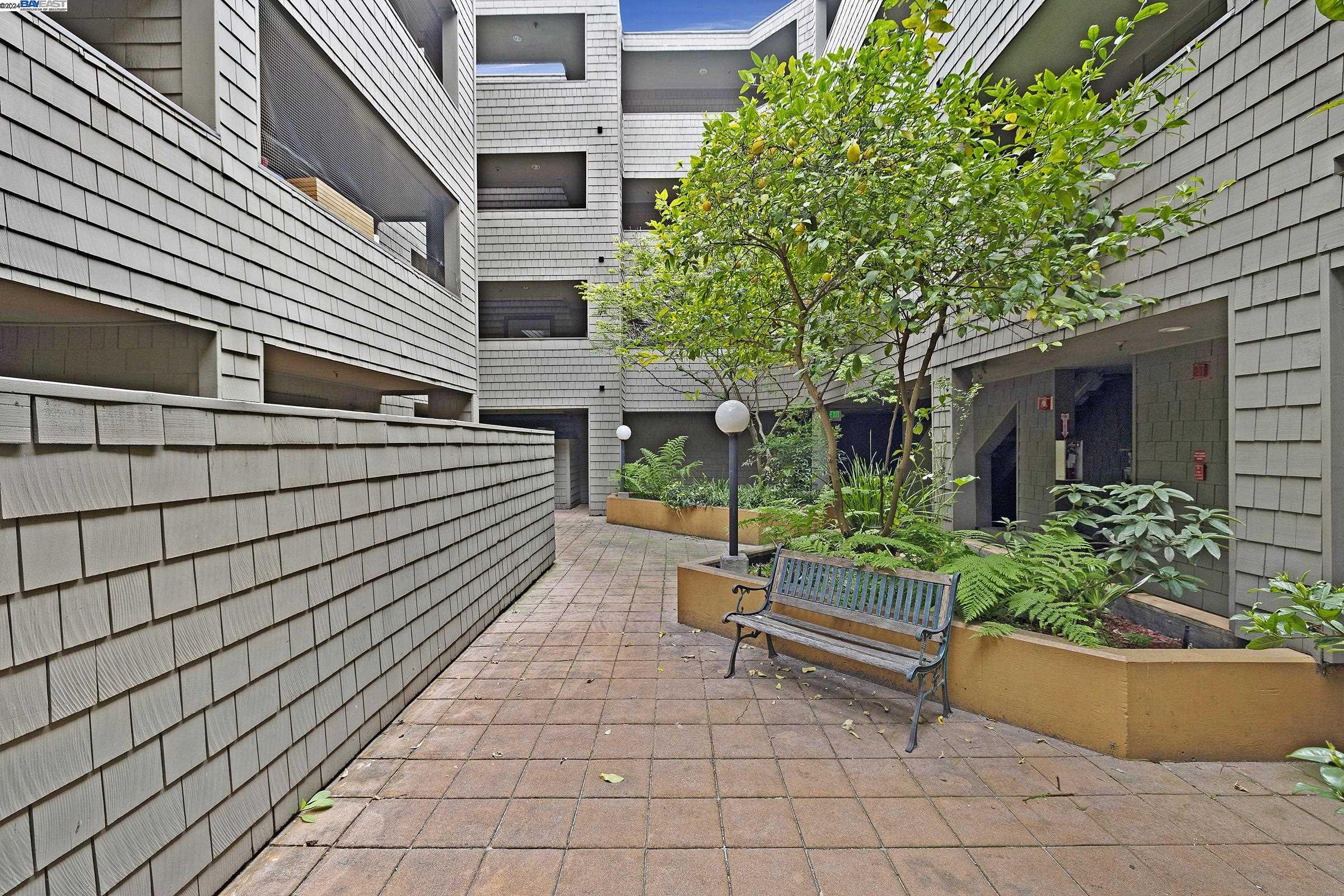 Detail Gallery Image 24 of 29 For 2917 Macarthur Blvd 2b,  Oakland,  CA 94602 - 1 Beds | 1/1 Baths