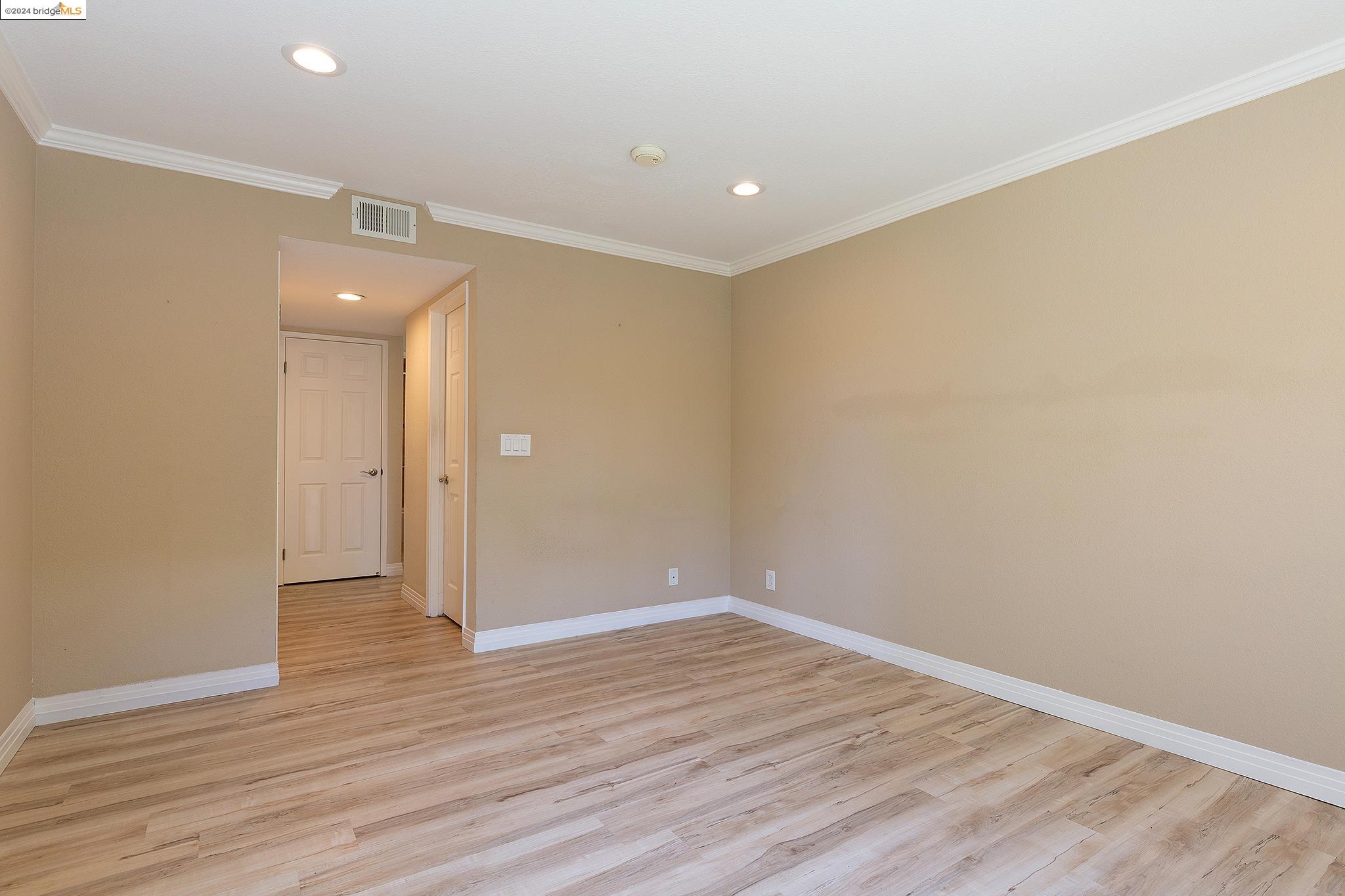 Detail Gallery Image 15 of 30 For 615 Canyon Oaks Dr #C,  Oakland,  CA 94605 - 2 Beds | 2 Baths