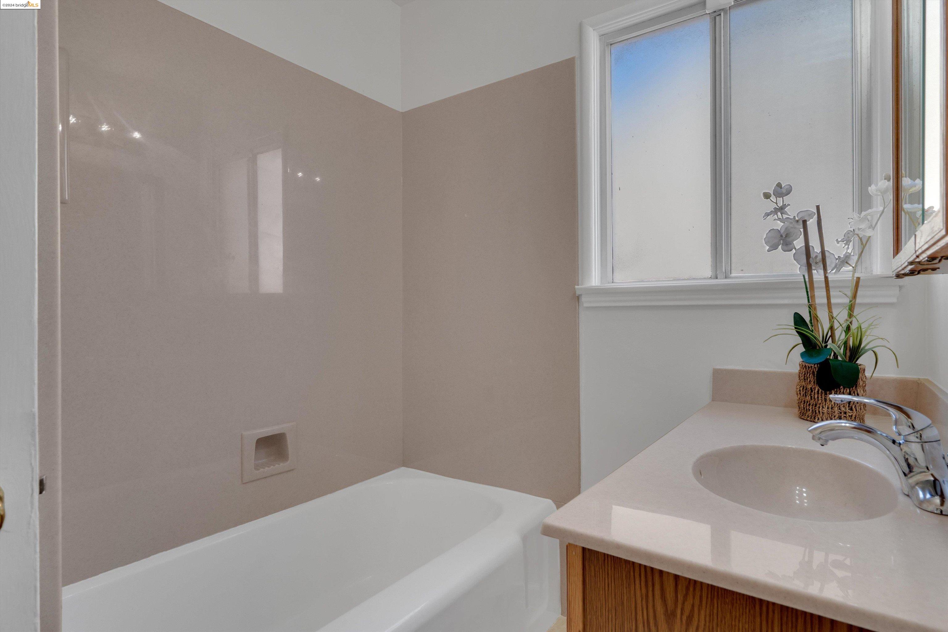 Detail Gallery Image 23 of 49 For 1448 Kelly Ave, San Leandro,  CA 94577 - 3 Beds | 2 Baths