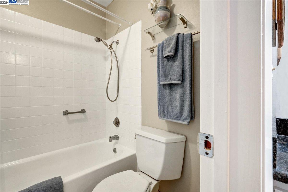 Detail Gallery Image 23 of 37 For 2 Admiral Drive #280,  Emeryville,  CA 94608 - 1 Beds | 1 Baths
