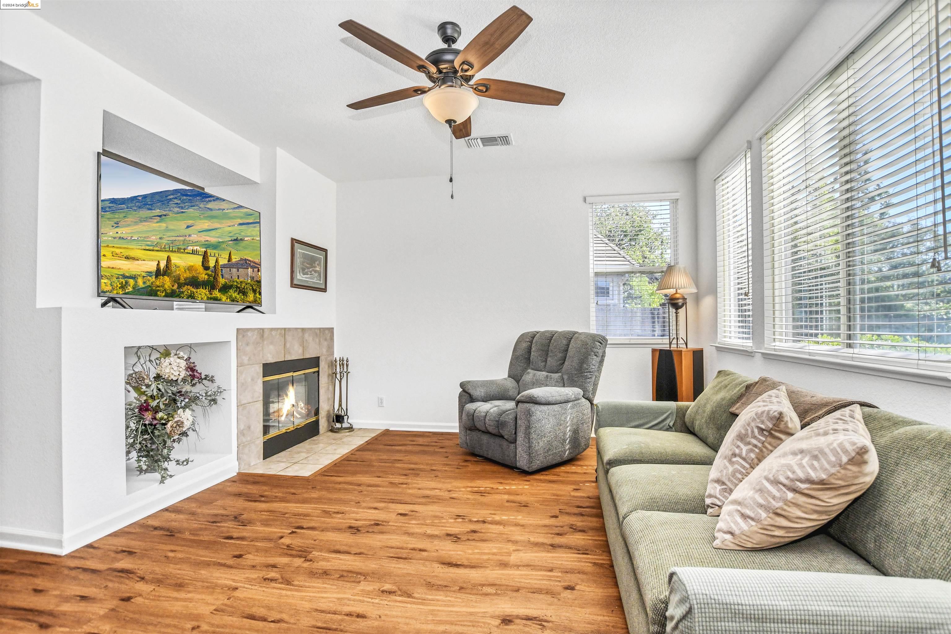 Detail Gallery Image 8 of 39 For 213 Whispering Oaks Ct, Brentwood,  CA 94513 - 3 Beds | 2/1 Baths