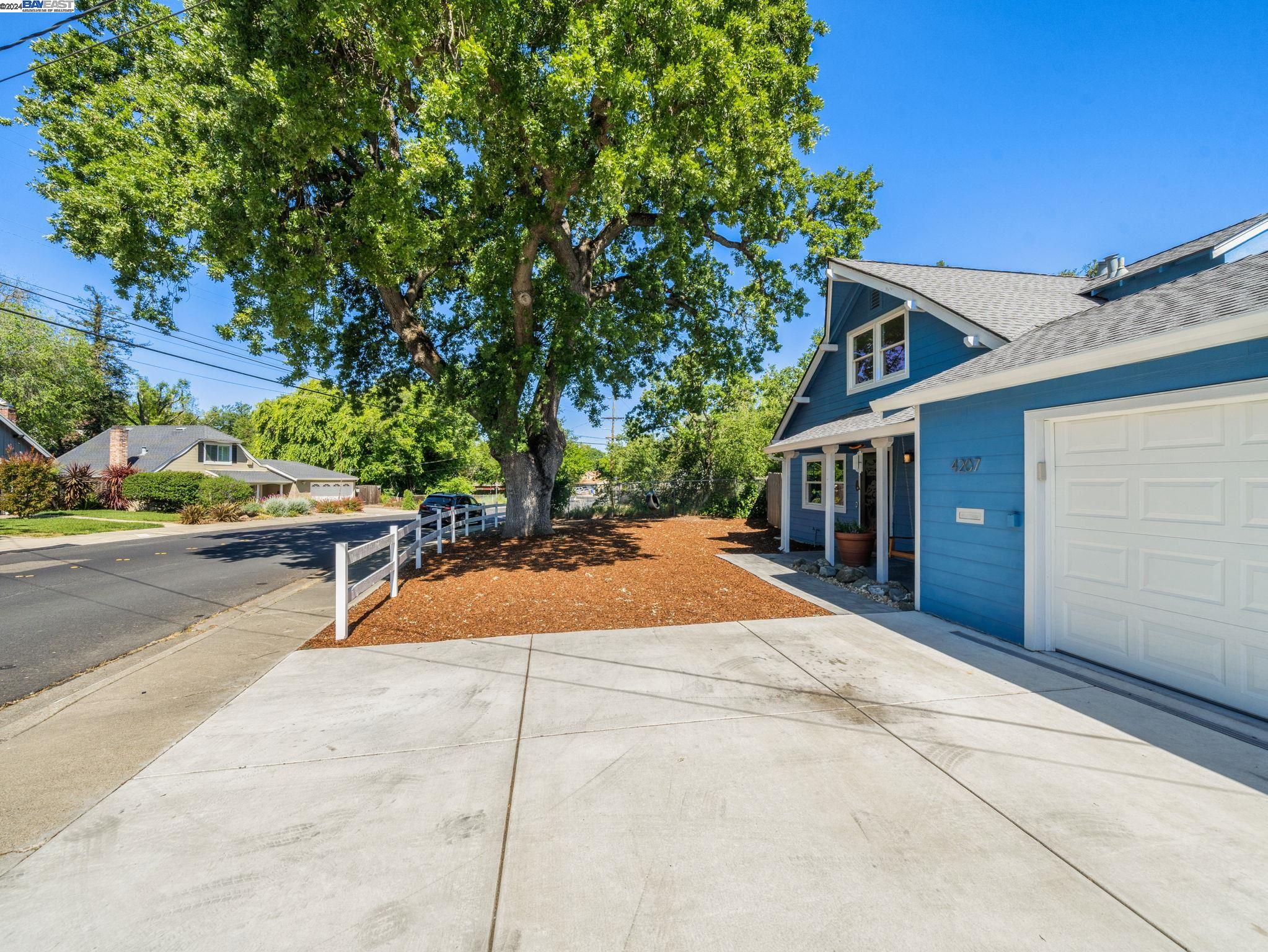 Detail Gallery Image 6 of 40 For 4207 Cobblestone Dr, Concord,  CA 94521 - 4 Beds | 2 Baths