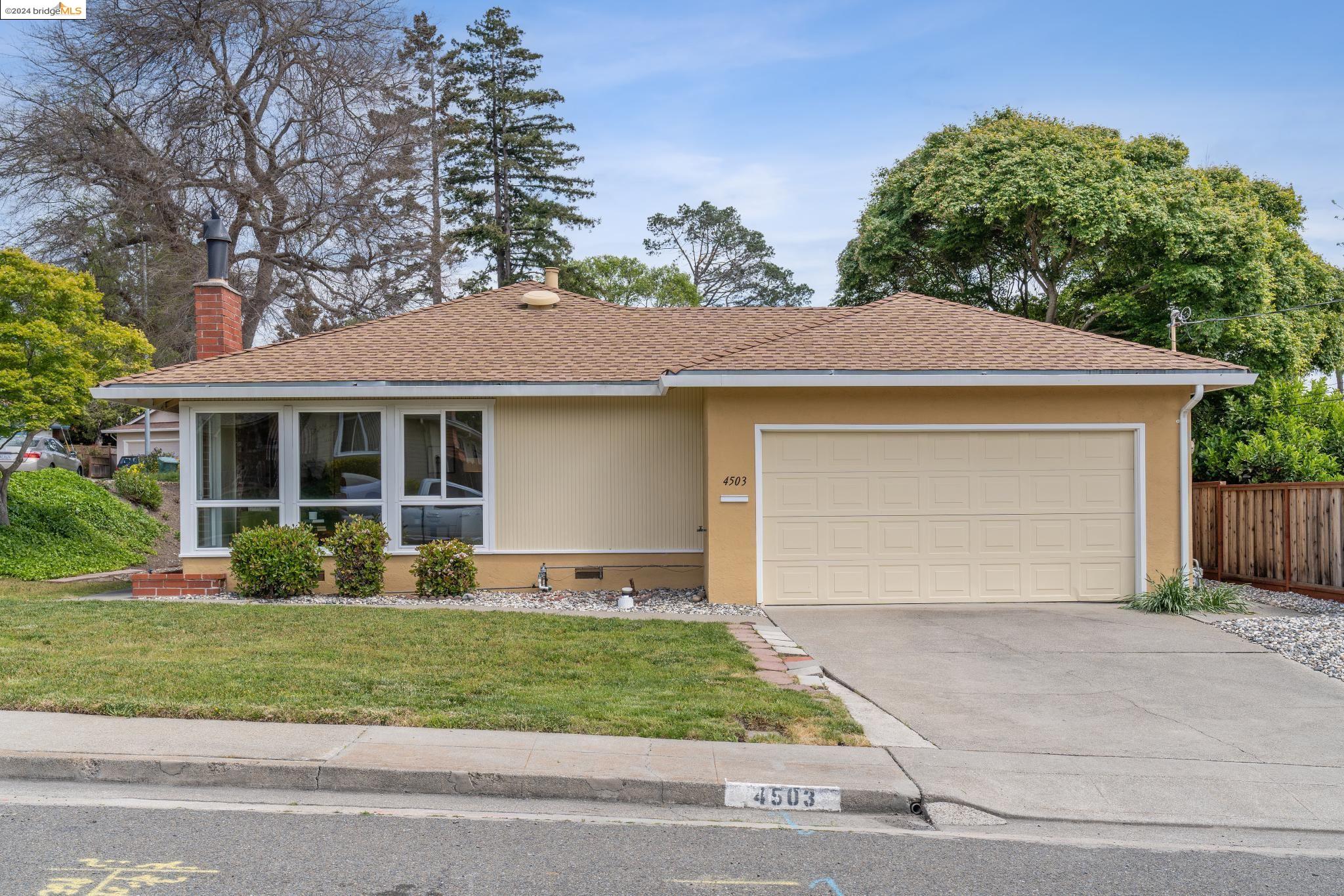 Detail Gallery Image 1 of 37 For 4503 Whitecliff Way, Richmond,  CA 94803 - 3 Beds | 2 Baths