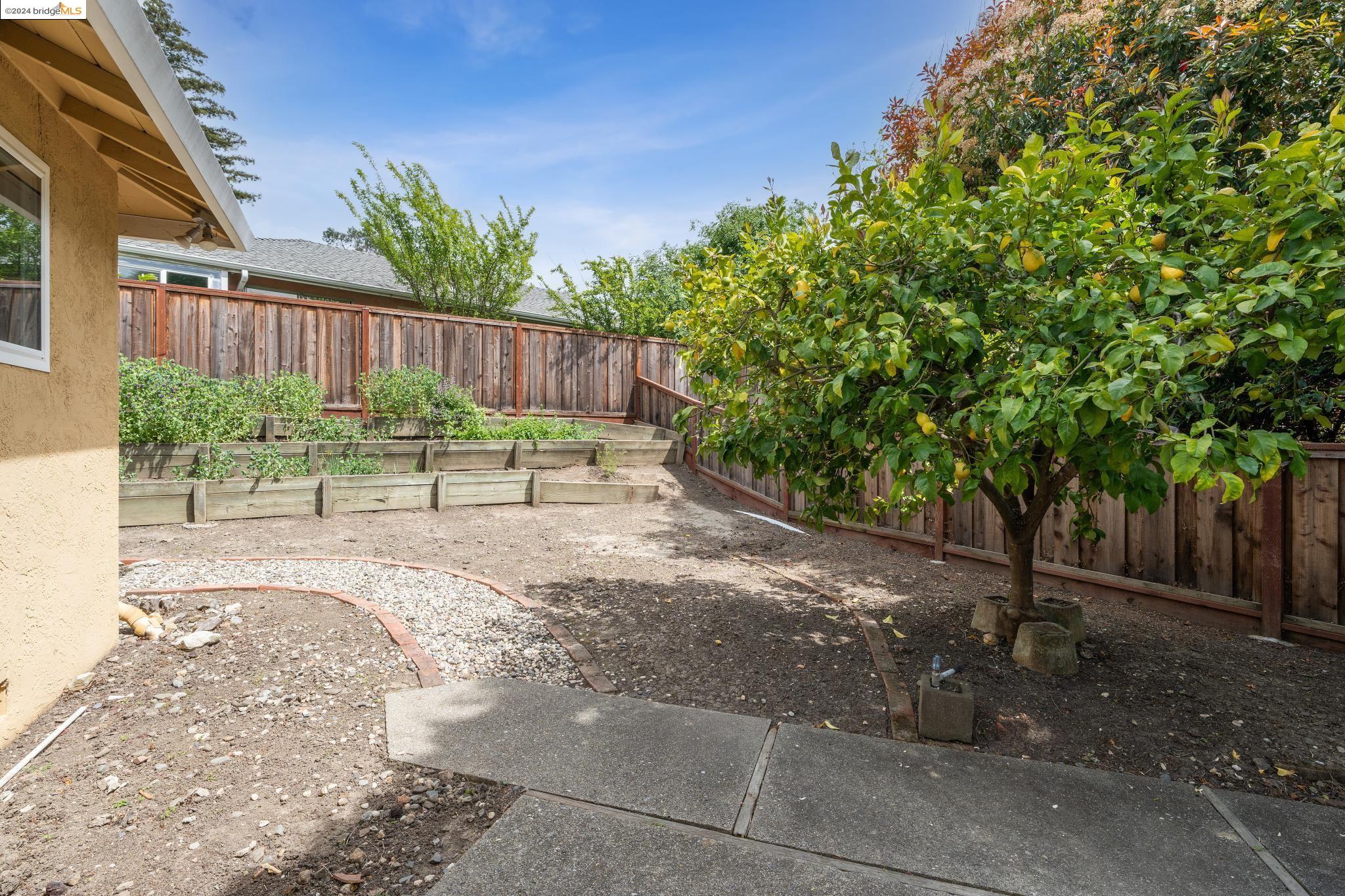 Detail Gallery Image 34 of 37 For 4503 Whitecliff Way, Richmond,  CA 94803 - 3 Beds | 2 Baths