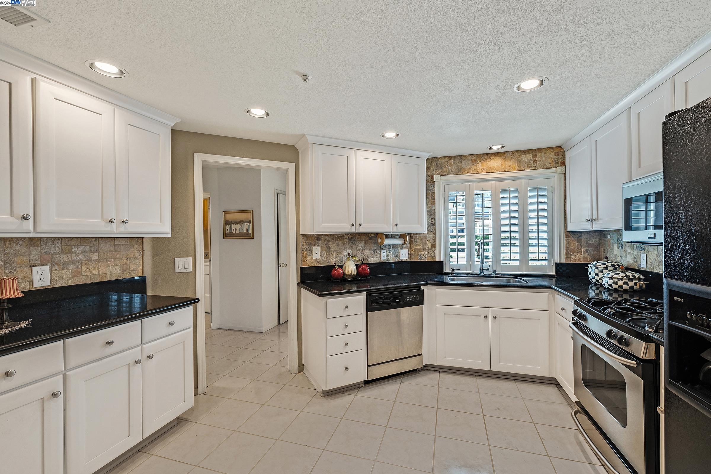 Detail Gallery Image 14 of 36 For 3850 Macgregor Cmn, Livermore,  CA 94551 - 3 Beds | 2/1 Baths