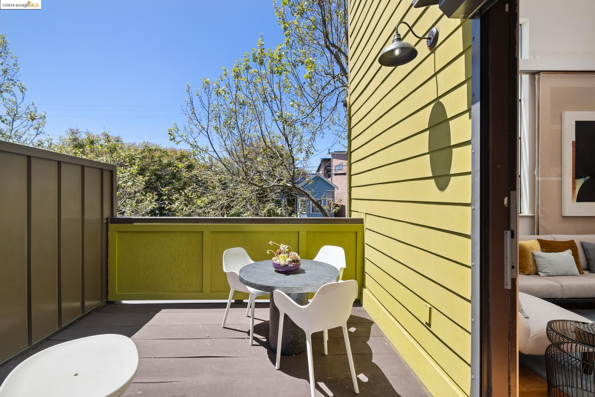 Detail Gallery Image 20 of 38 For 2882 Helen St, Oakland,  CA 94608 - 2 Beds | 2 Baths