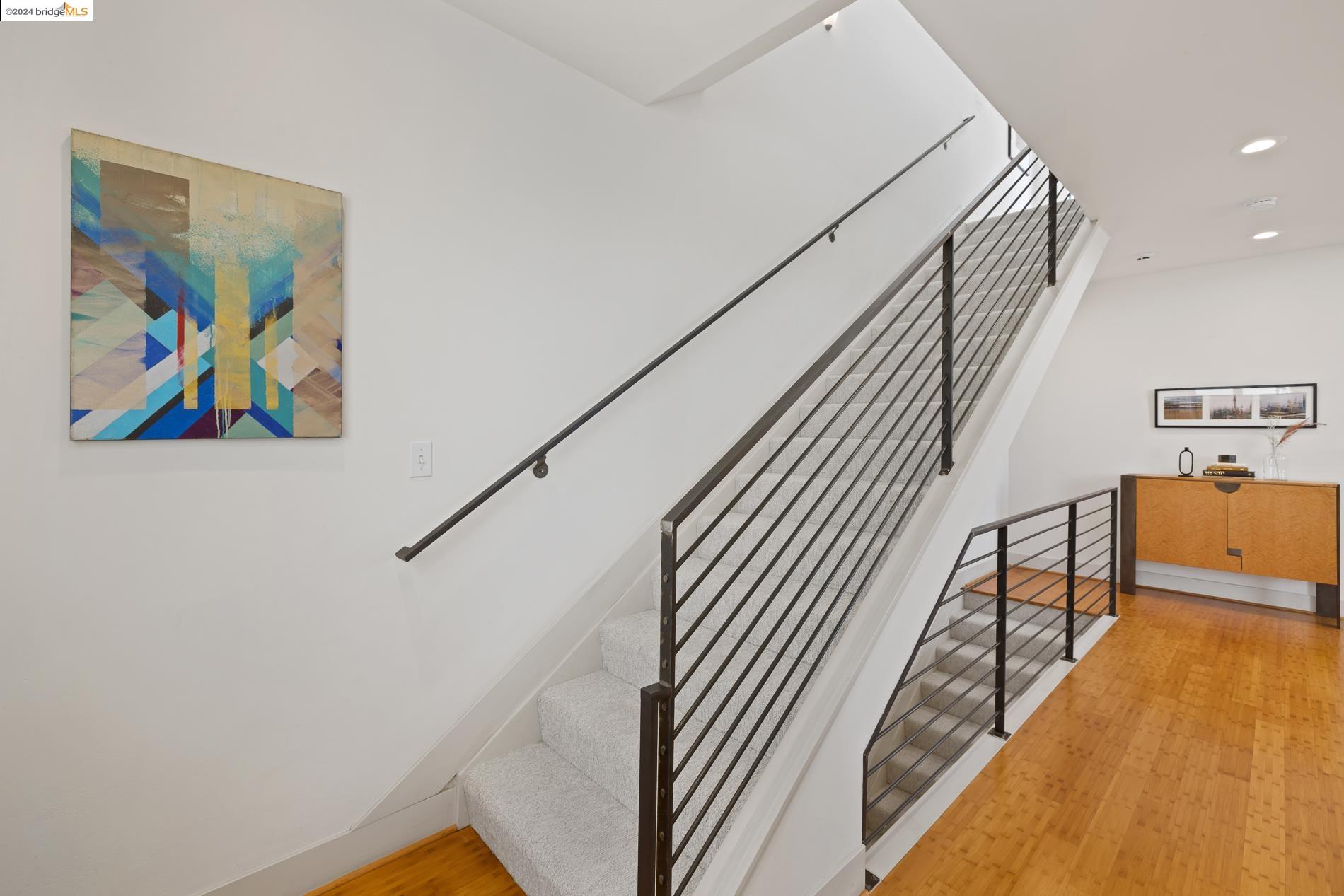 Detail Gallery Image 8 of 38 For 2882 Helen St, Oakland,  CA 94608 - 2 Beds | 2 Baths