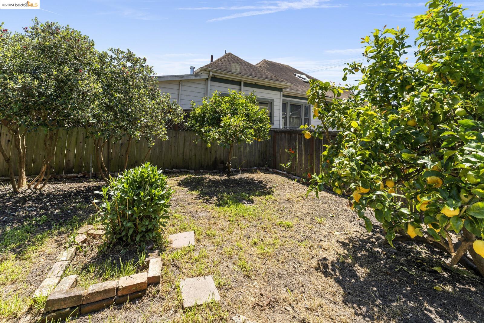 Detail Gallery Image 35 of 41 For 1806 Allston Way, Berkeley,  CA 94703 - 2 Beds | 2 Baths