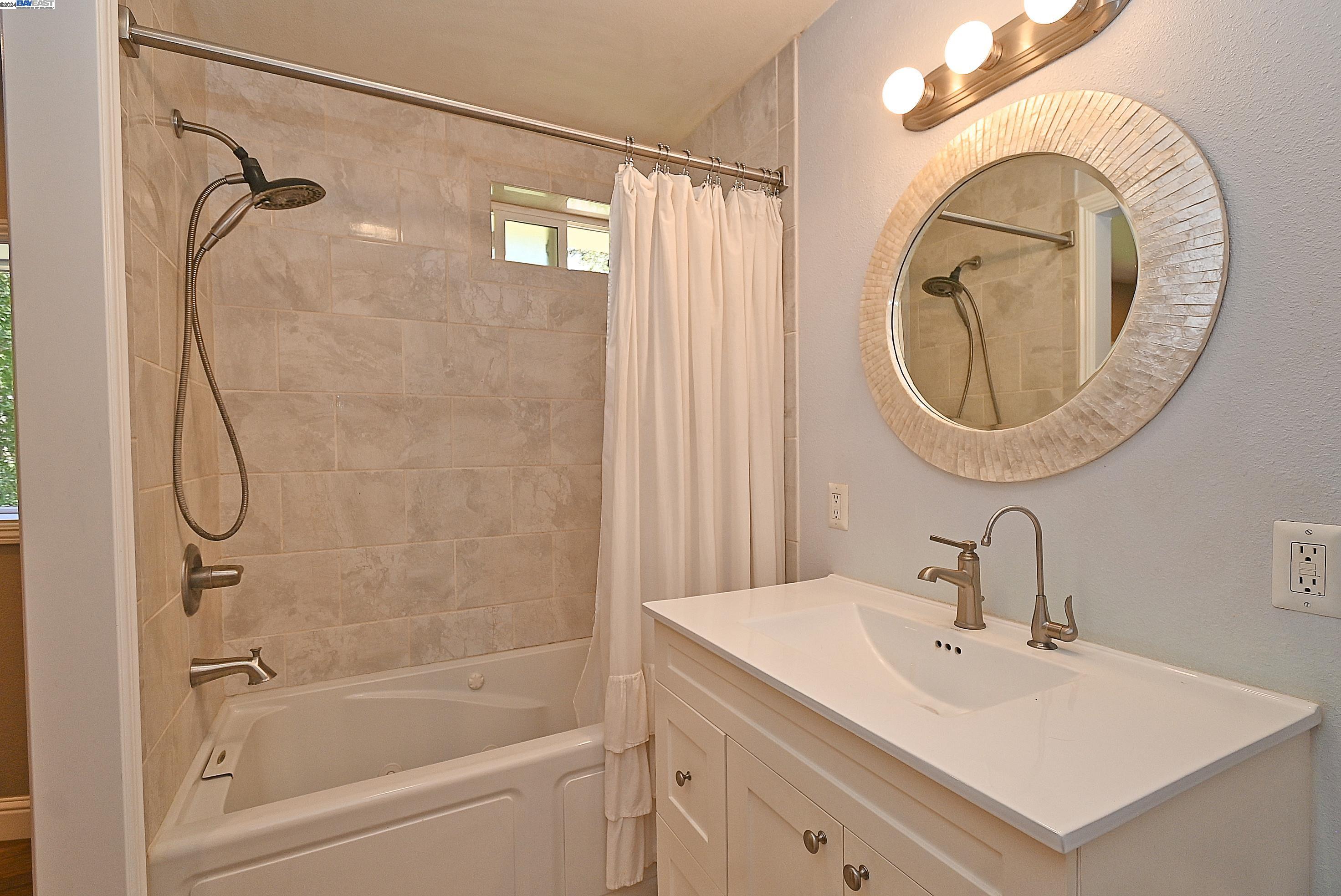 Detail Gallery Image 12 of 32 For 36210 Palomares Rd, Castro Valley,  CA 94552 - 3 Beds | 2 Baths