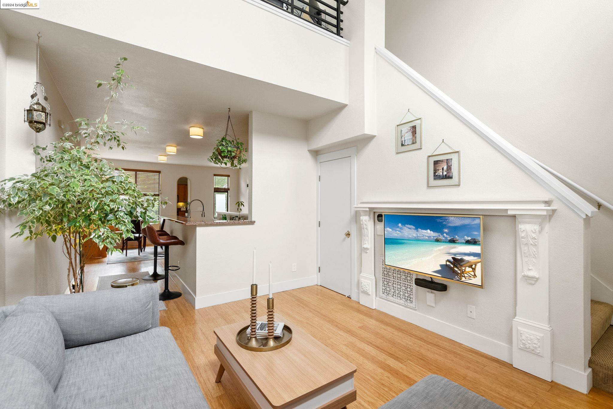 Detail Gallery Image 1 of 40 For 890 20th Street, Oakland,  CA 94607 - 2 Beds | 2 Baths