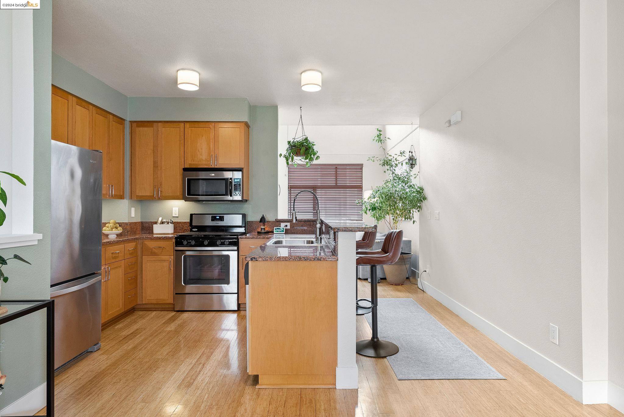 Detail Gallery Image 12 of 40 For 890 20th Street, Oakland,  CA 94607 - 2 Beds | 2 Baths