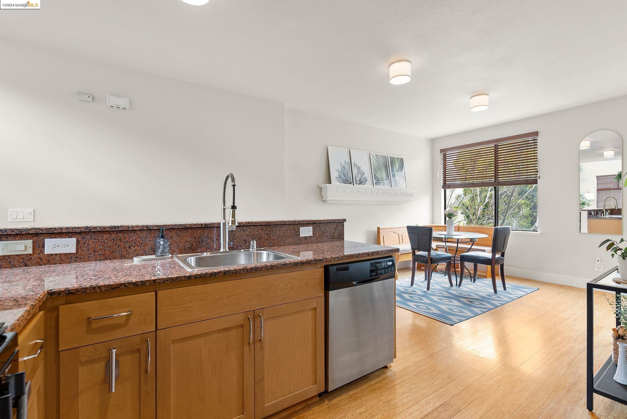 Detail Gallery Image 14 of 40 For 890 20th Street, Oakland,  CA 94607 - 2 Beds | 2 Baths