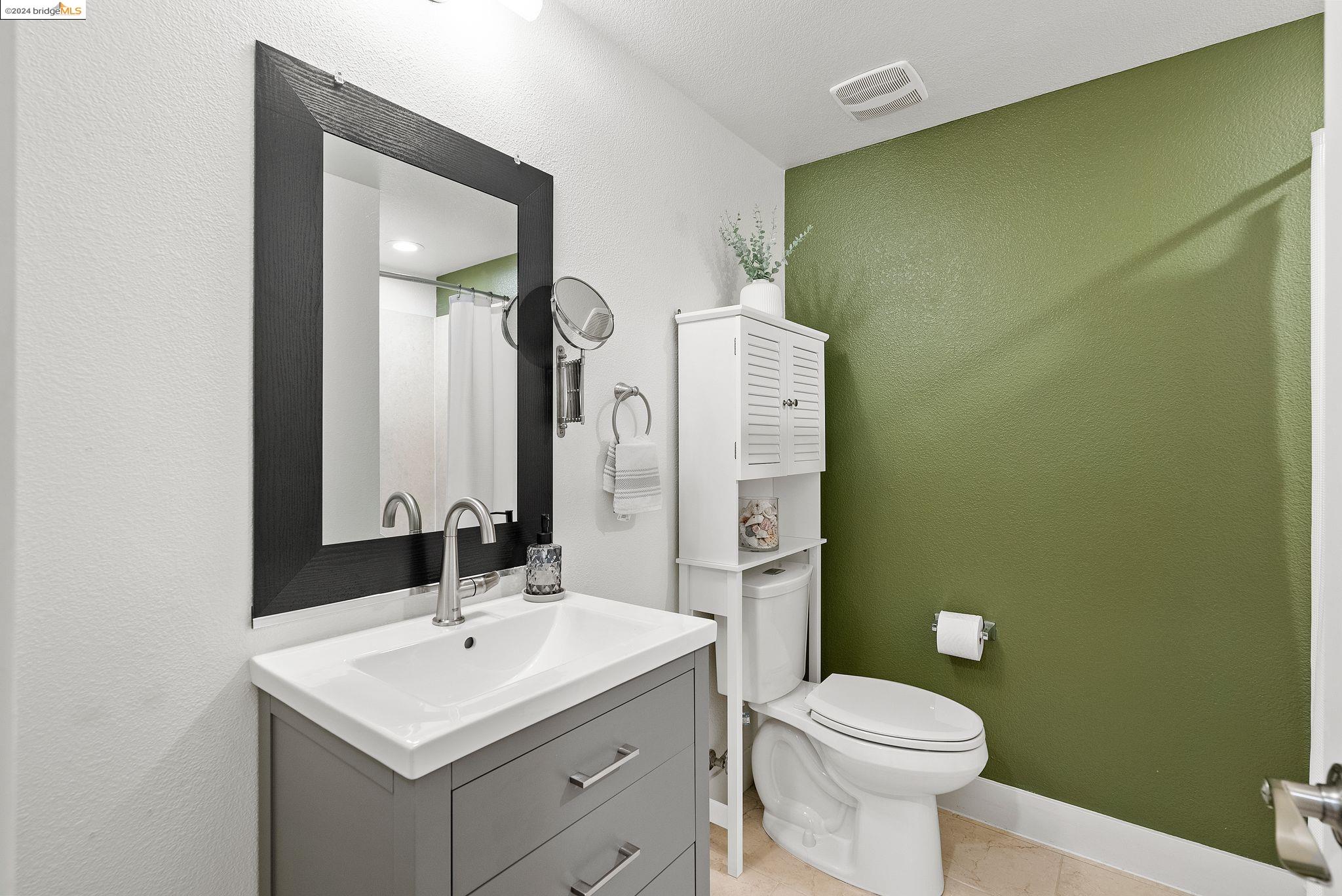Detail Gallery Image 28 of 40 For 890 20th Street, Oakland,  CA 94607 - 2 Beds | 2 Baths