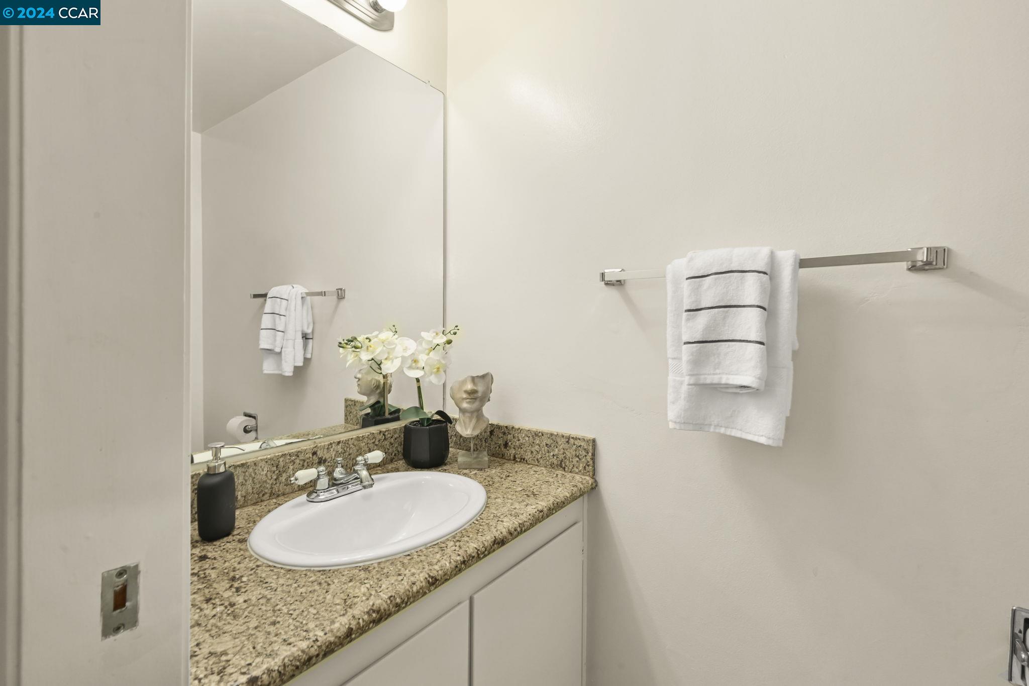 Detail Gallery Image 23 of 31 For 843 Columba Lane, Foster City,  CA 94404-2809 - 3 Beds | 2/1 Baths