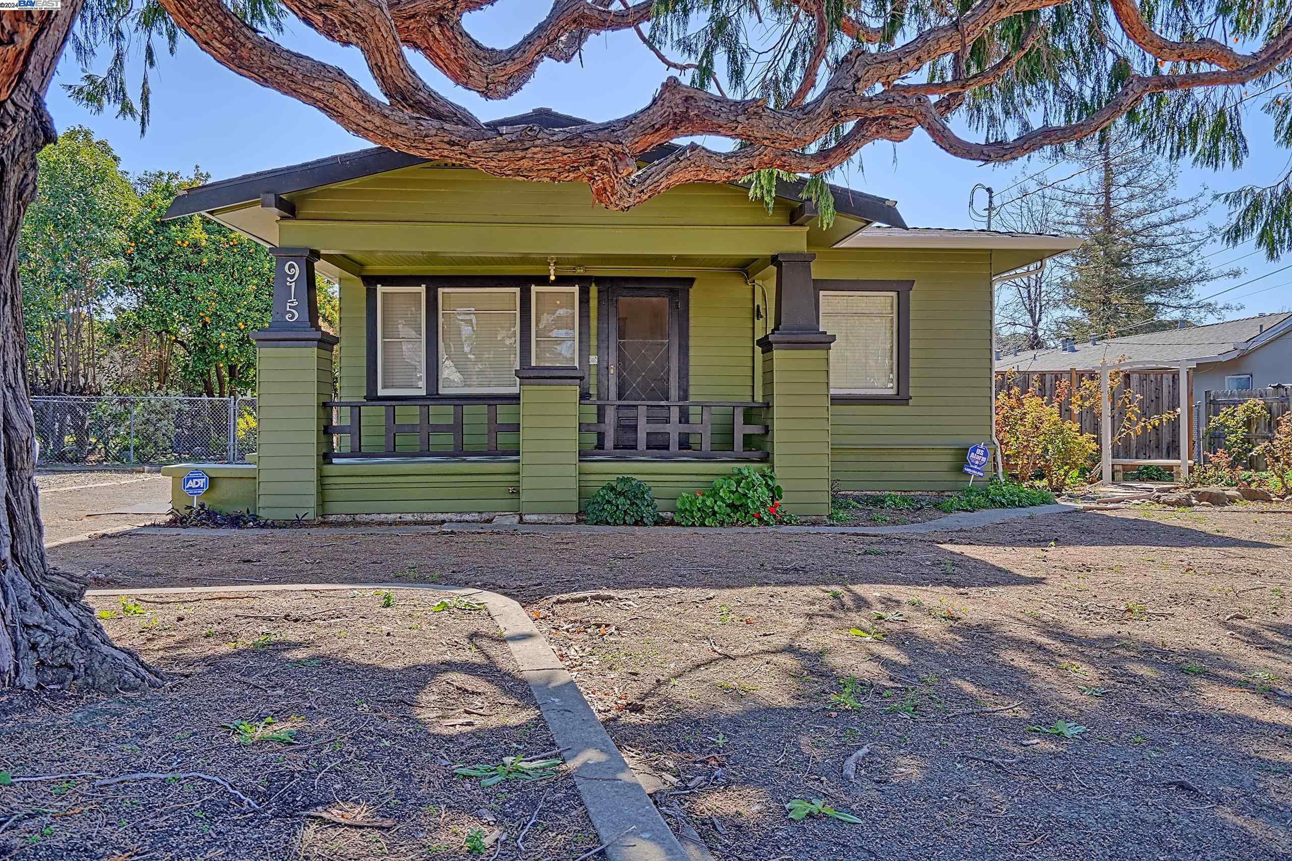 Detail Gallery Image 1 of 2 For 915 Blossom Way, Hayward,  CA 94541 - 3 Beds | 1/1 Baths