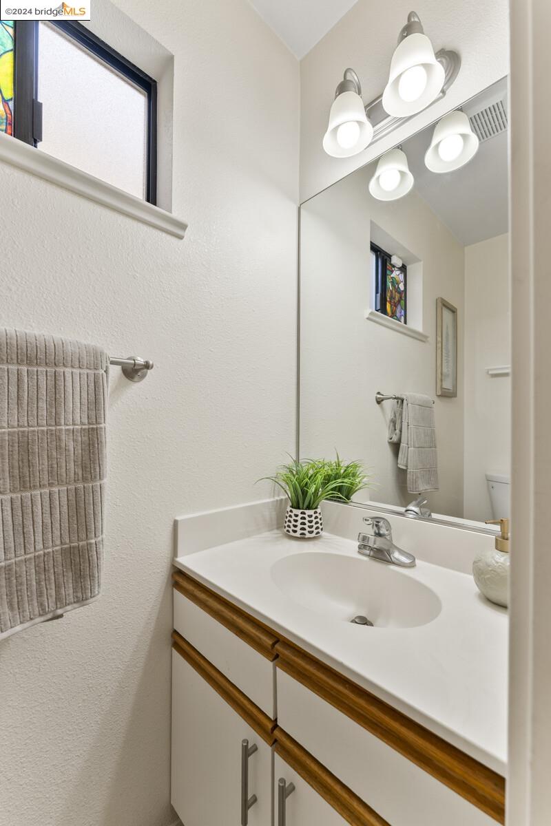 Detail Gallery Image 19 of 54 For 903 Appian Knoll Ct, El Sobrante,  CA 94803 - 3 Beds | 2/1 Baths